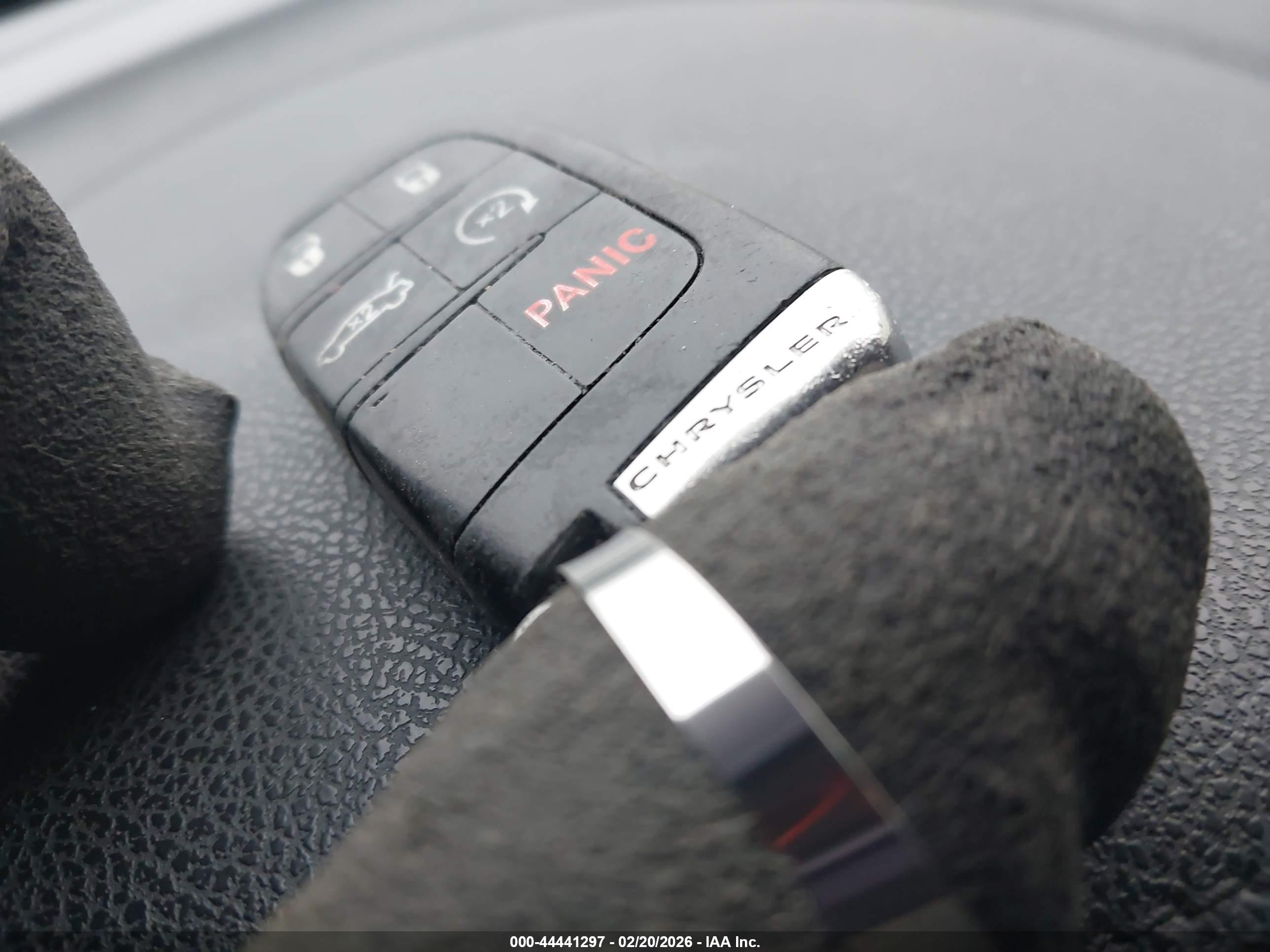 CHRYSLER 300C image 11