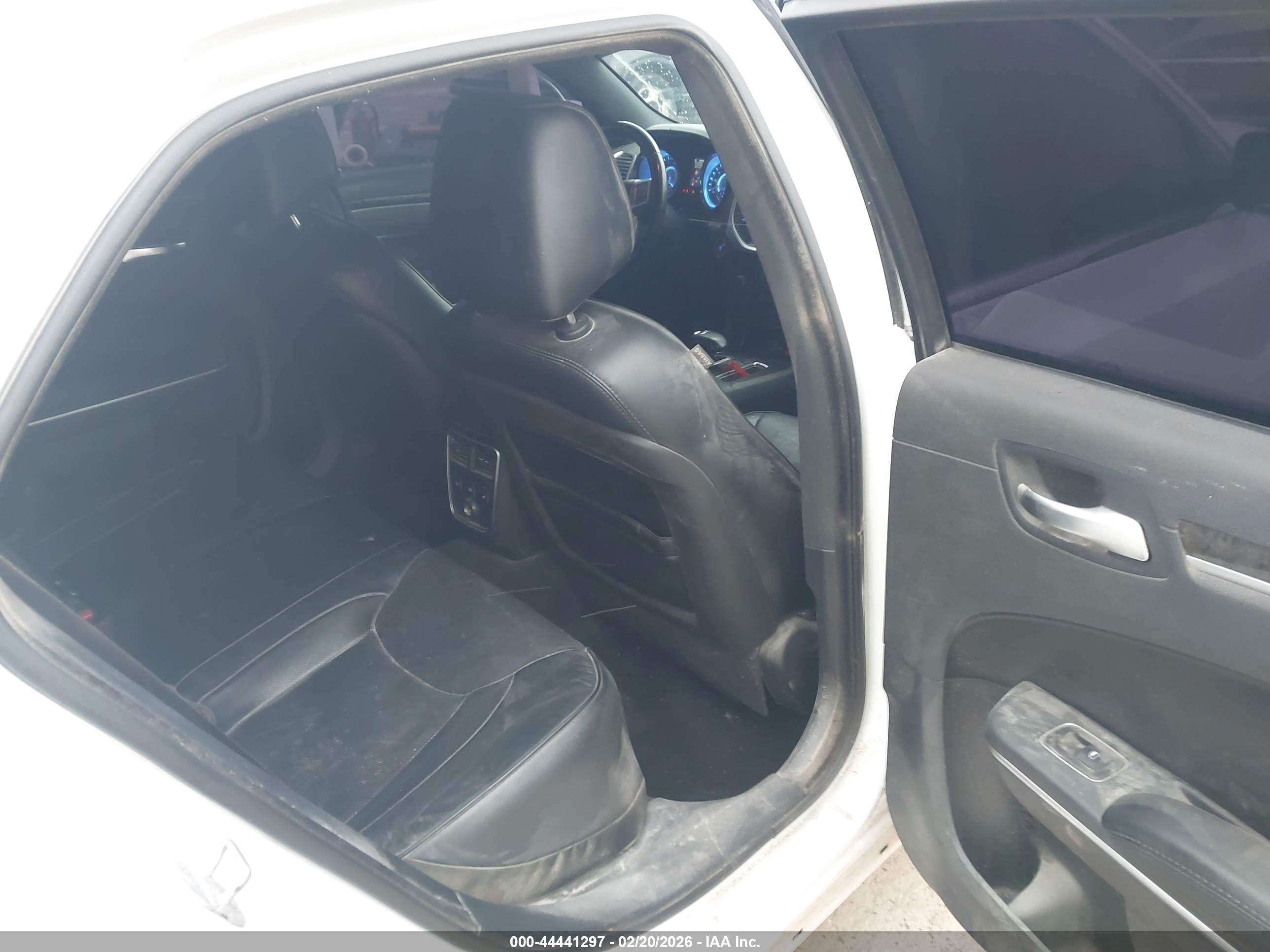 CHRYSLER 300C image 8