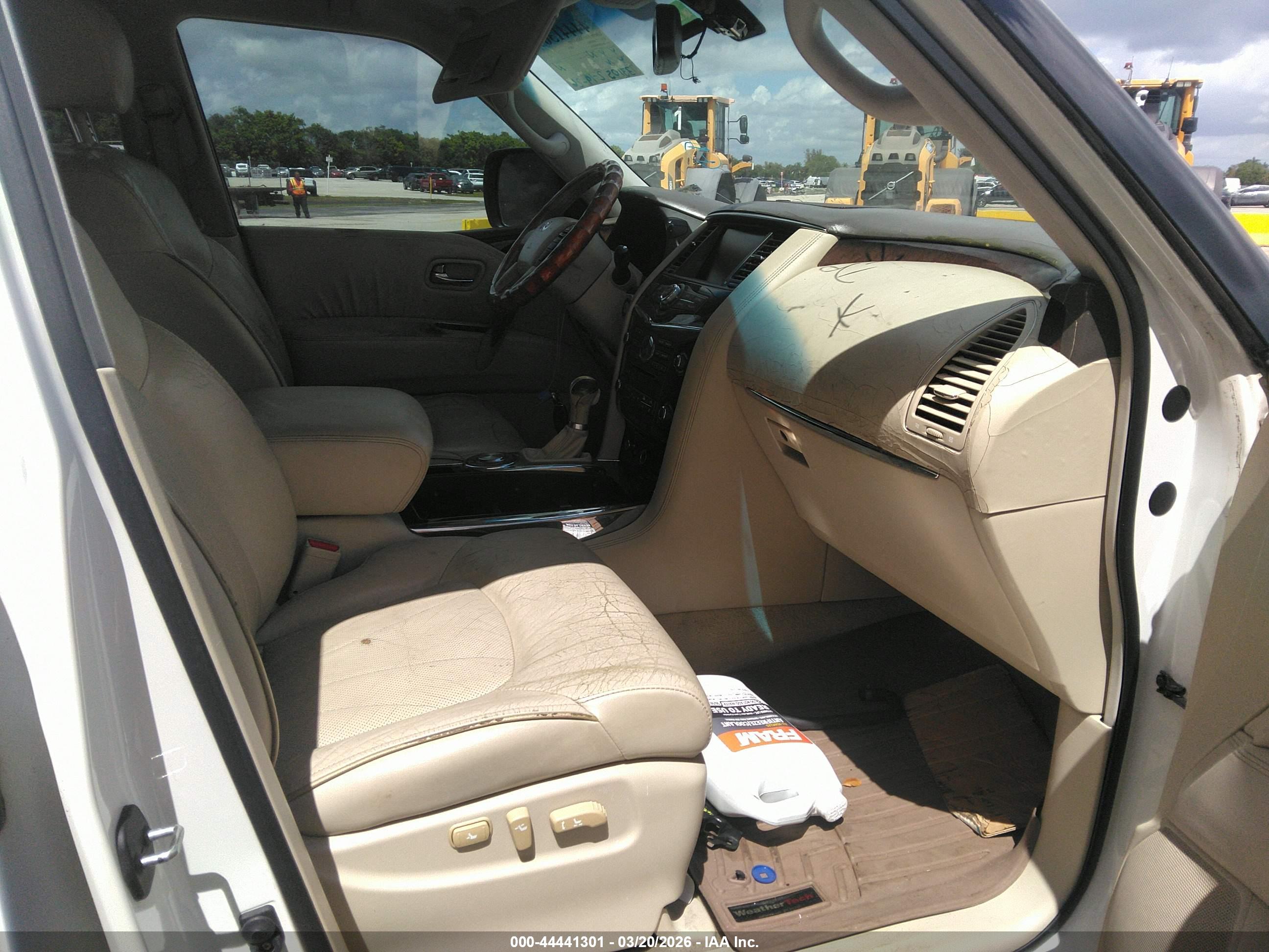 INFINITI QX56 image 5