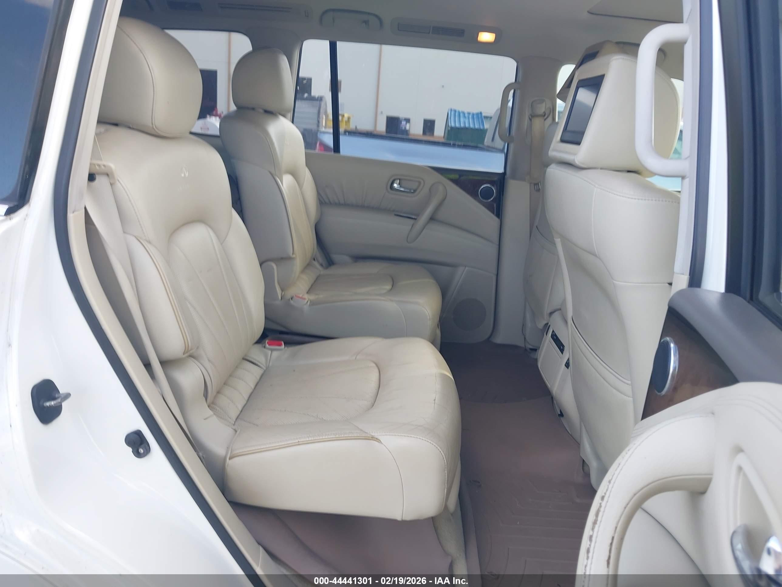 INFINITI QX56 image 8