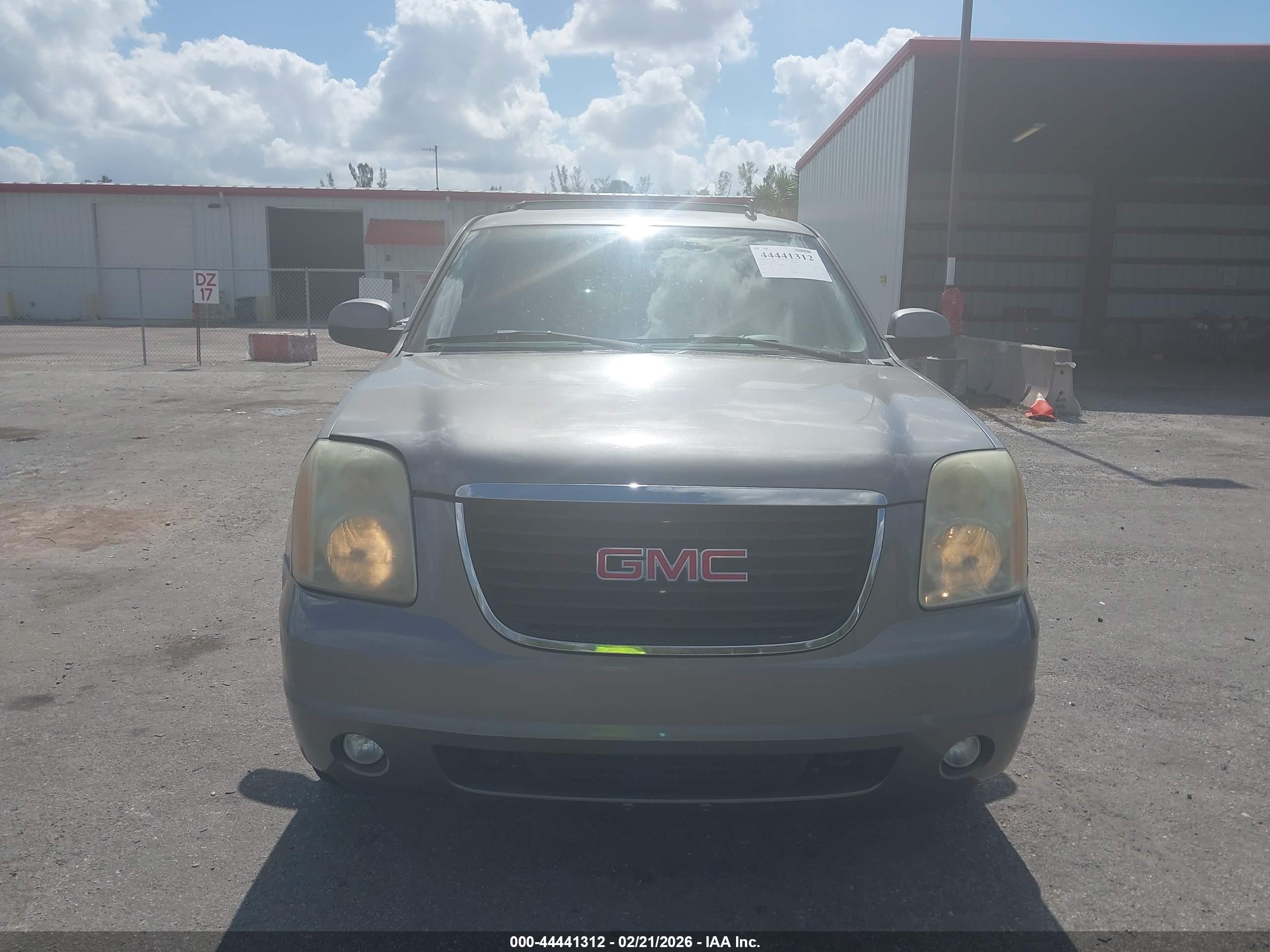 GMC YUKON image 6
