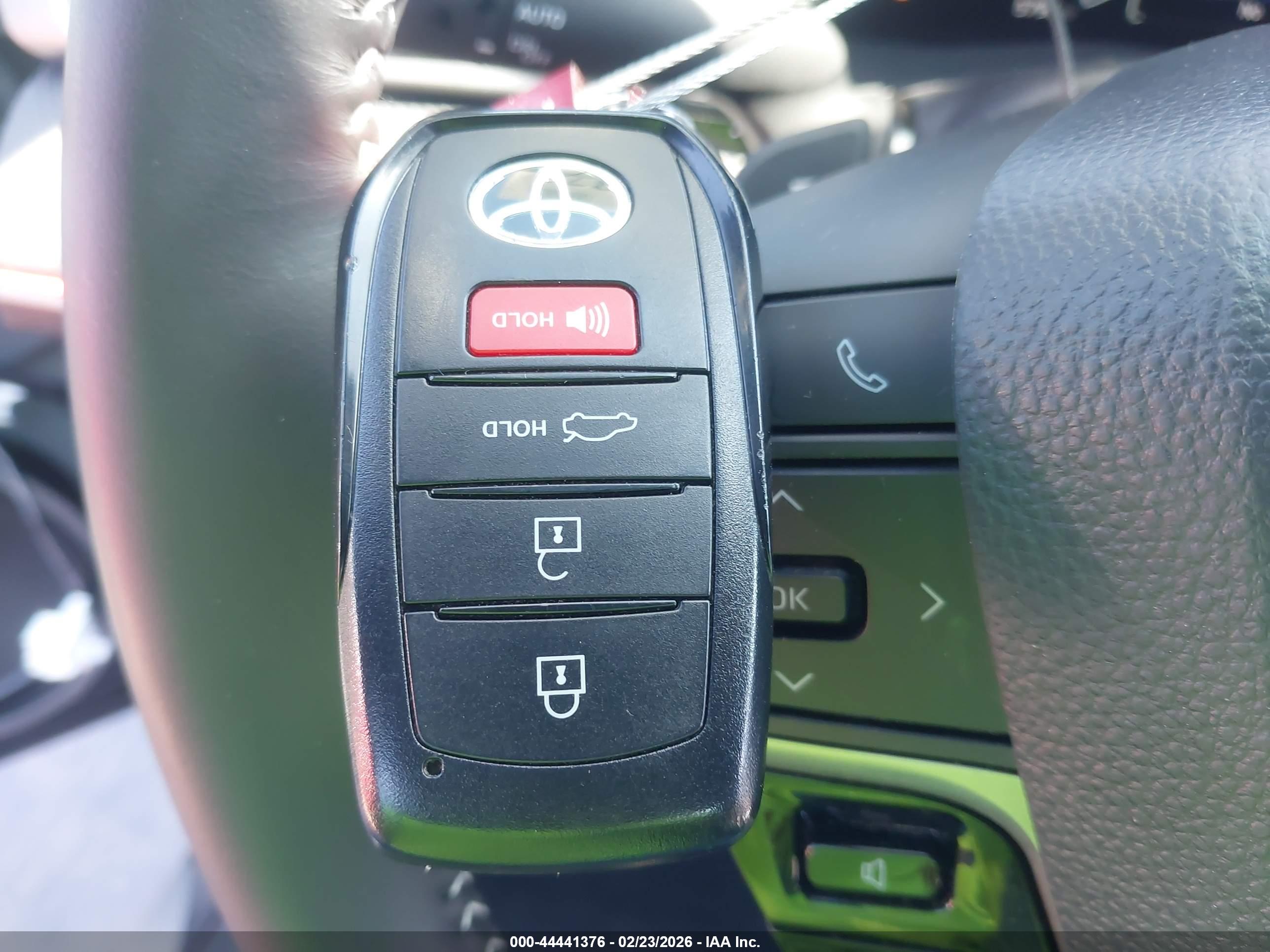 TOYOTA CAMRY image 11