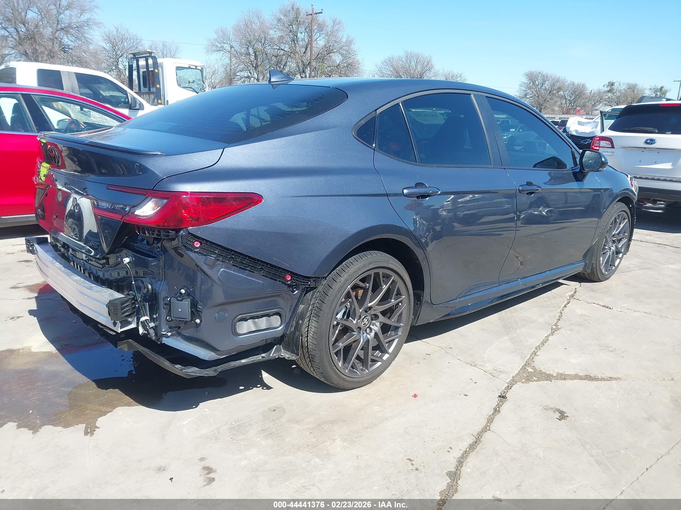 TOYOTA CAMRY image 4