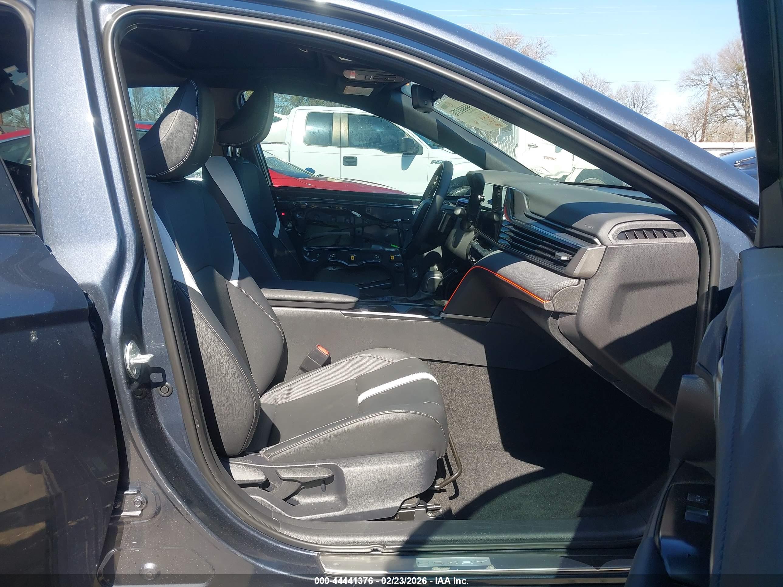 TOYOTA CAMRY image 5