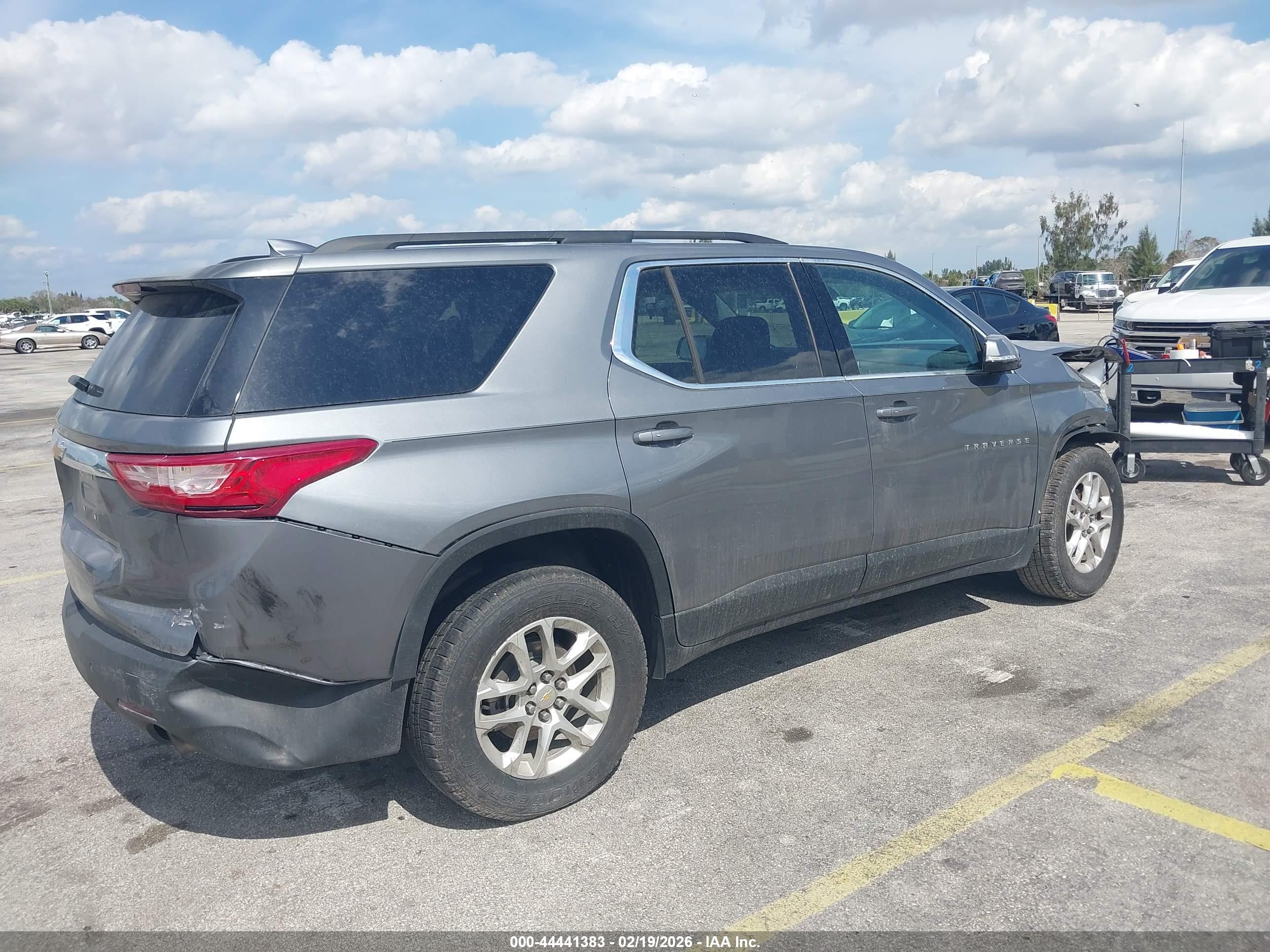 CHEVROLET TRAVERSE image 4