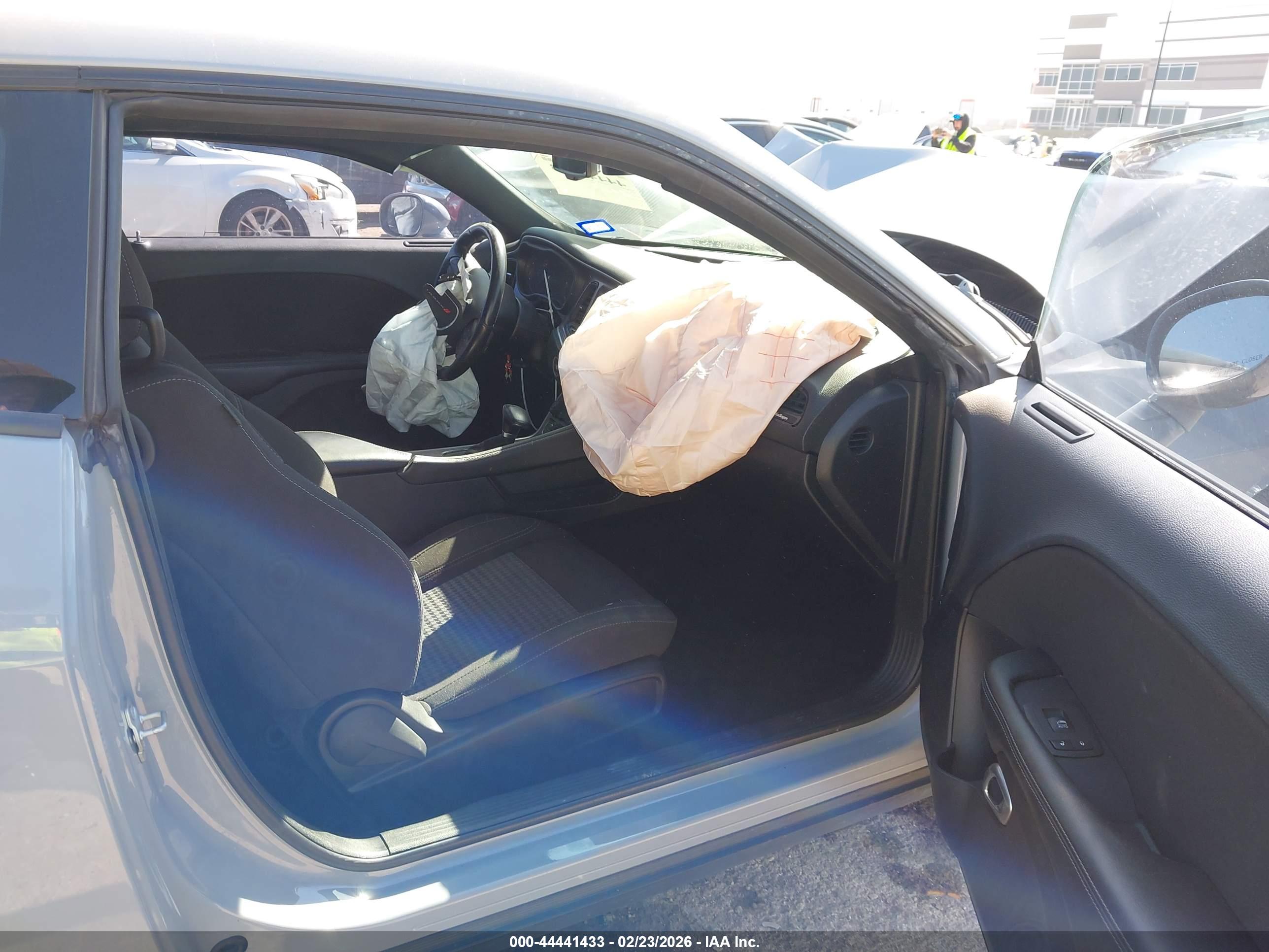 DODGE CHALLENGER image 5