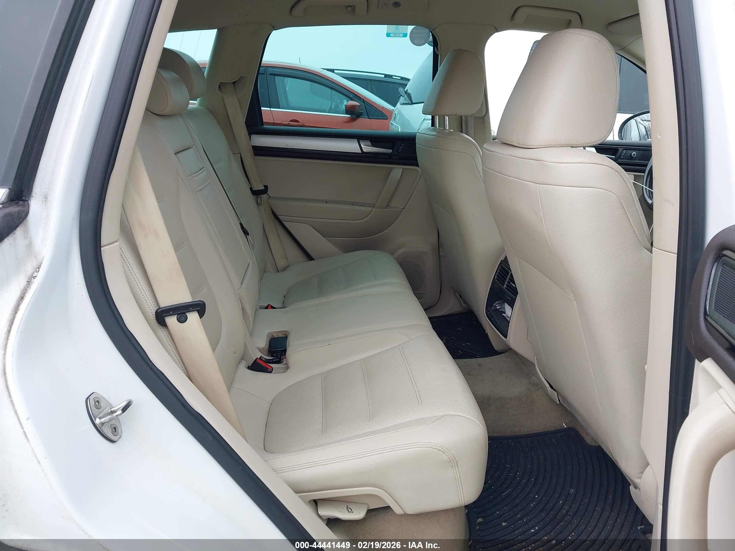 VOLKSWAGEN TOUAREG image 8