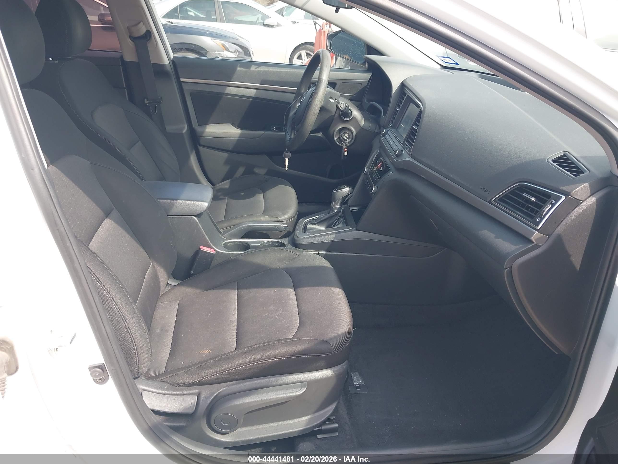 HYUNDAI ELANTRA image 5