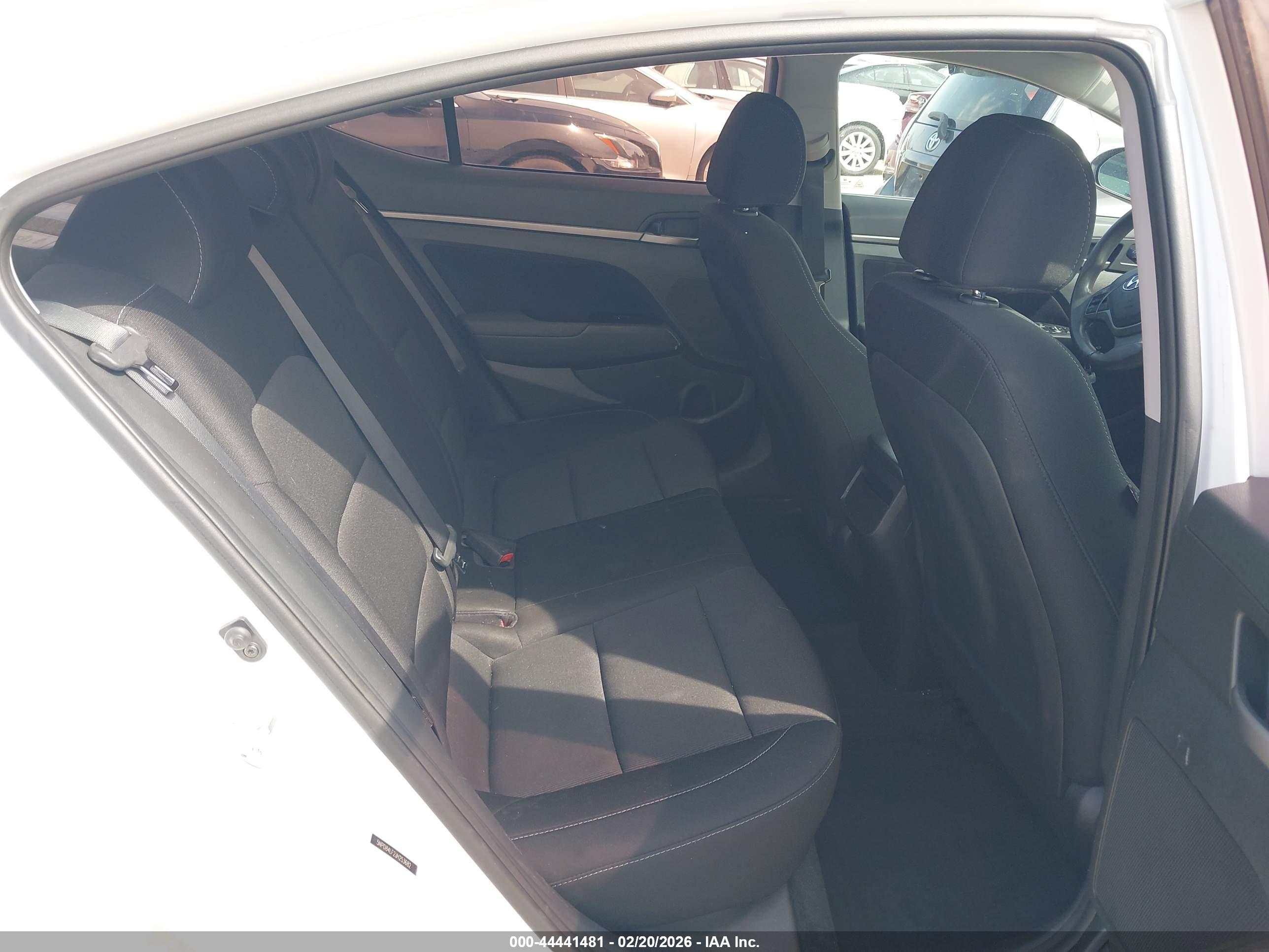 HYUNDAI ELANTRA image 8