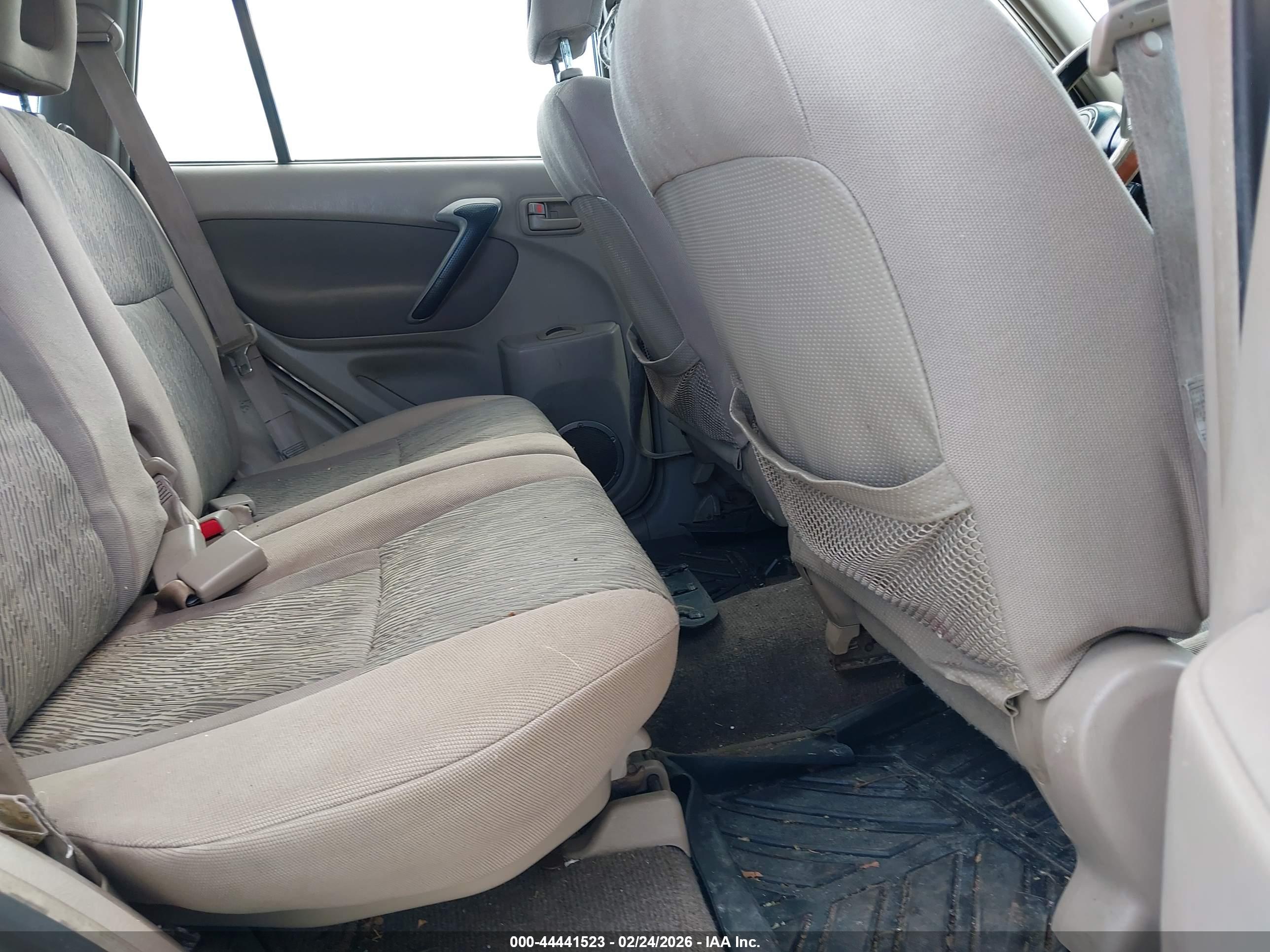 TOYOTA RAV4 image 8