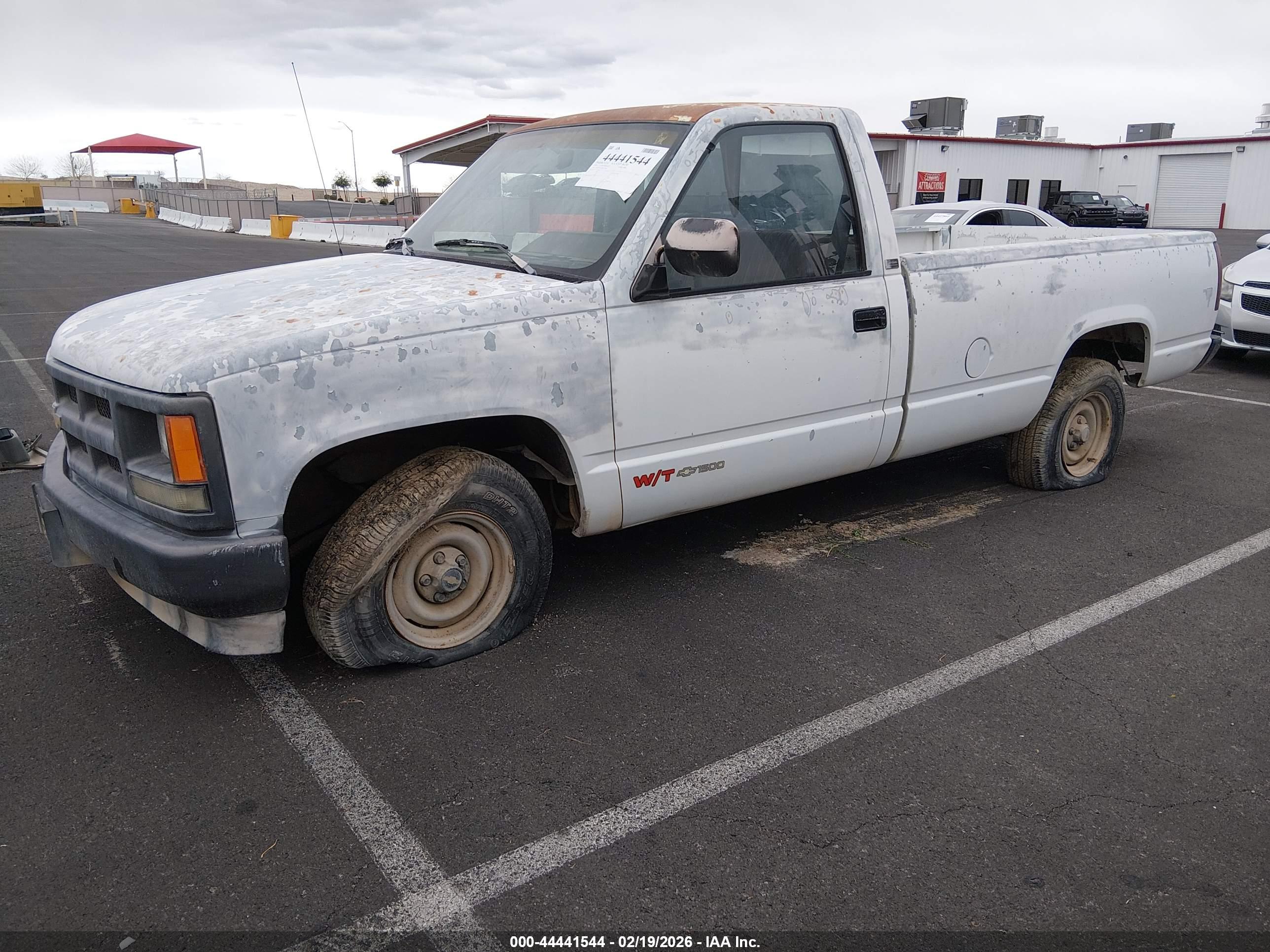 CHEVROLET GMT-400 image 2