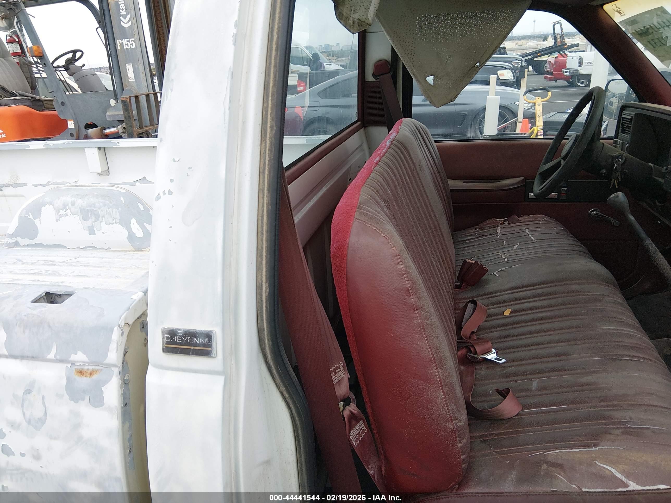 CHEVROLET GMT-400 image 8