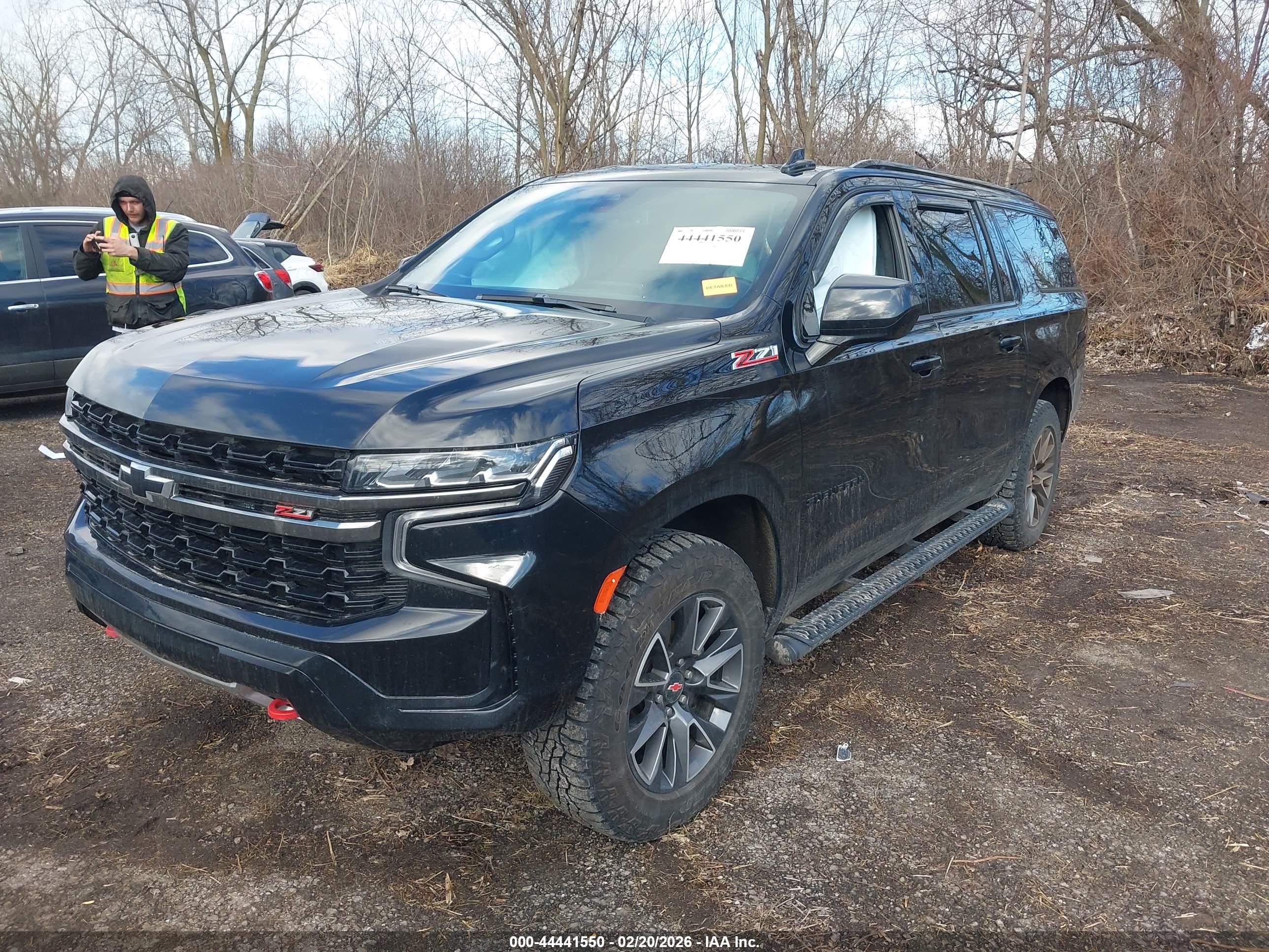 CHEVROLET SUBURBAN image 2