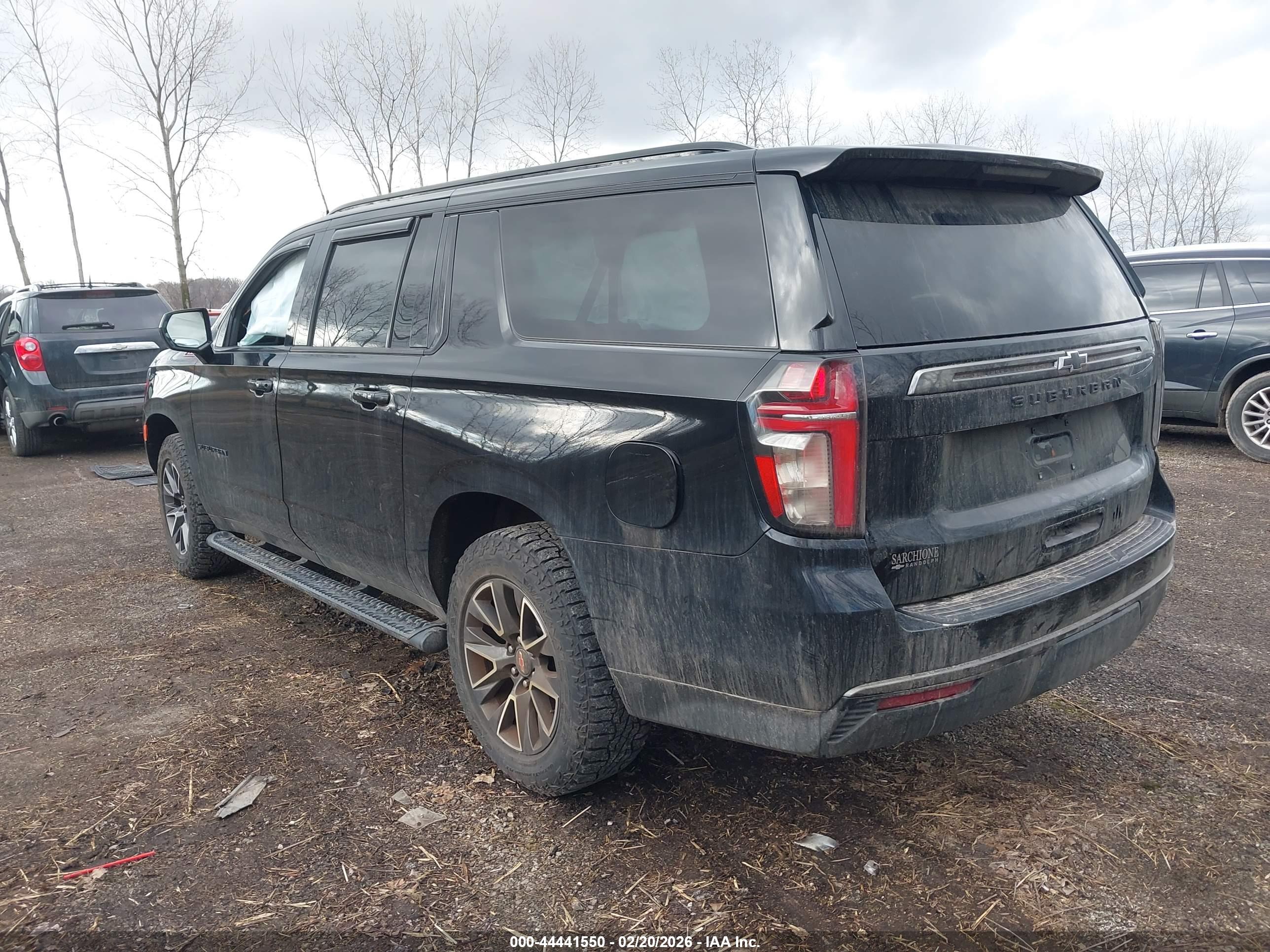 CHEVROLET SUBURBAN image 3