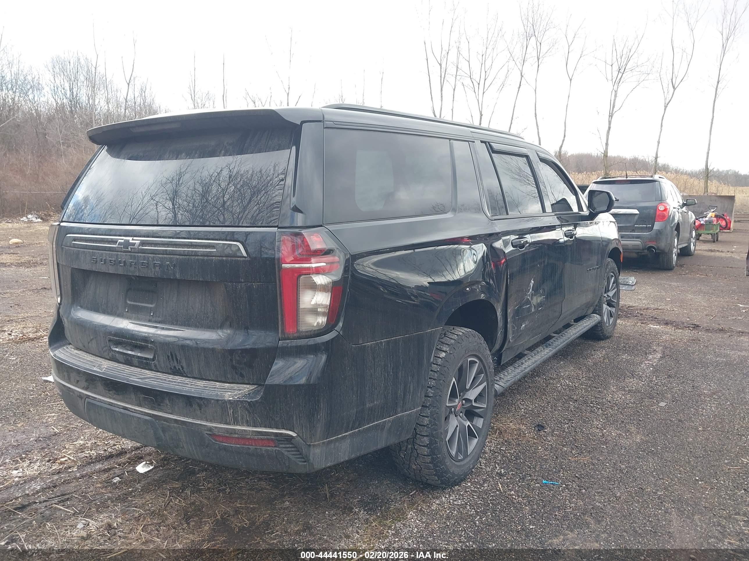 CHEVROLET SUBURBAN image 4
