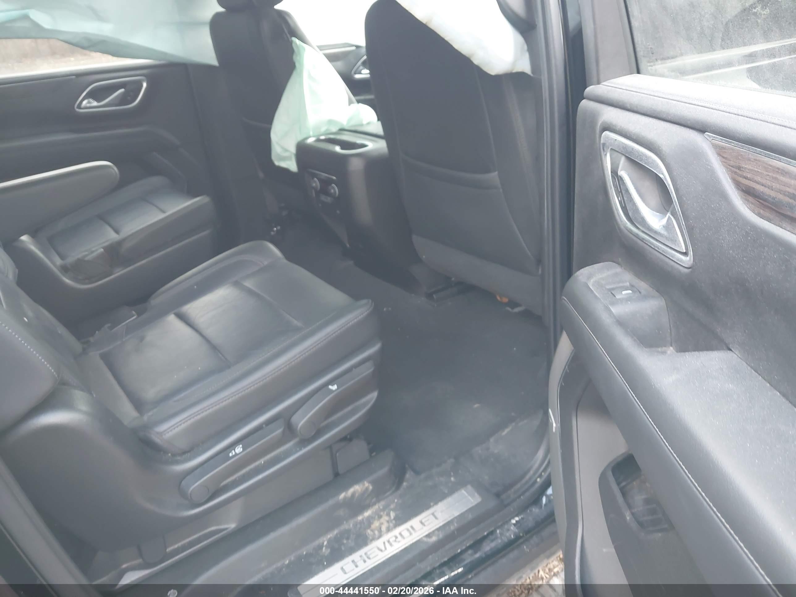CHEVROLET SUBURBAN image 8