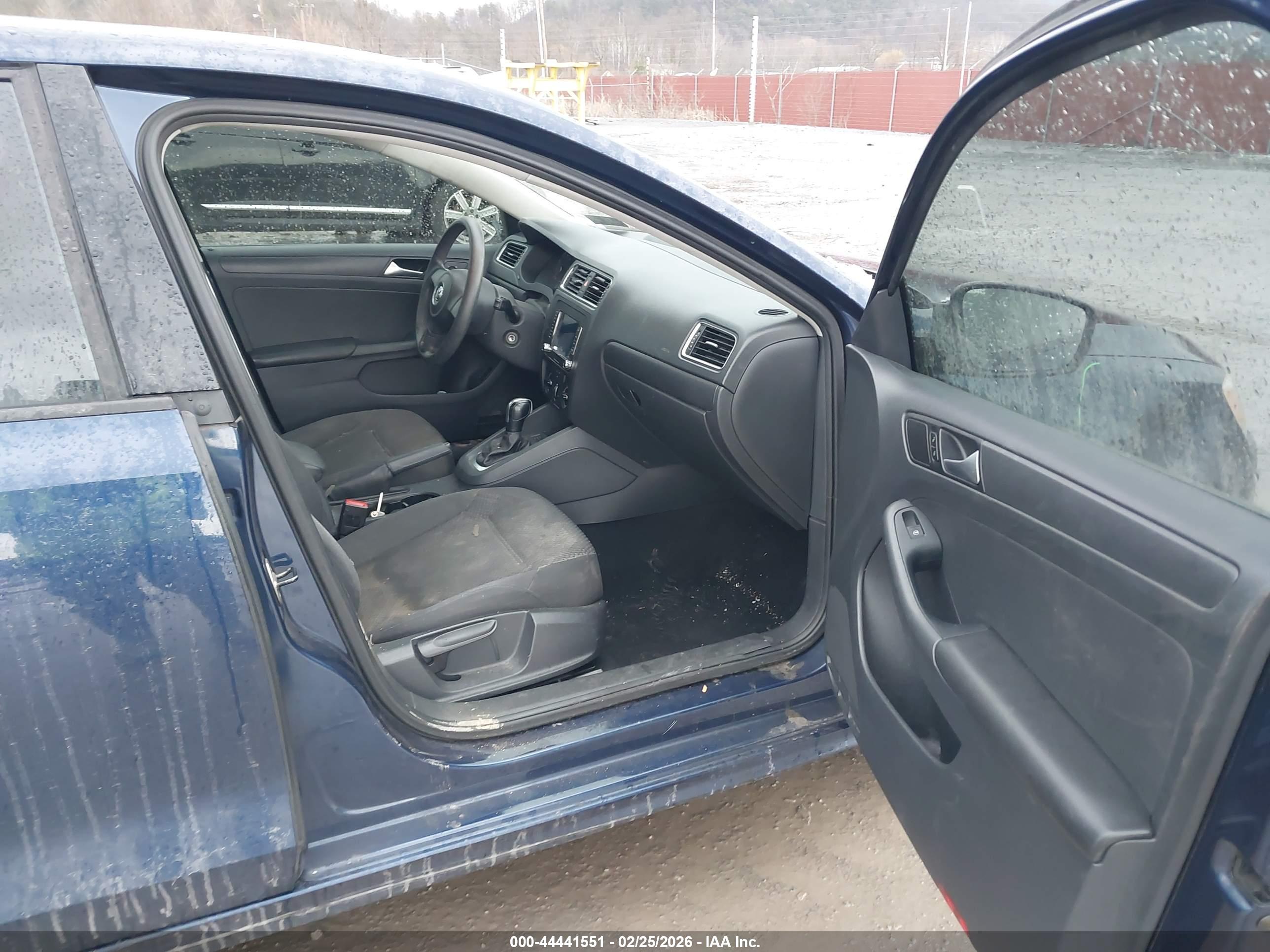 VOLKSWAGEN JETTA image 5