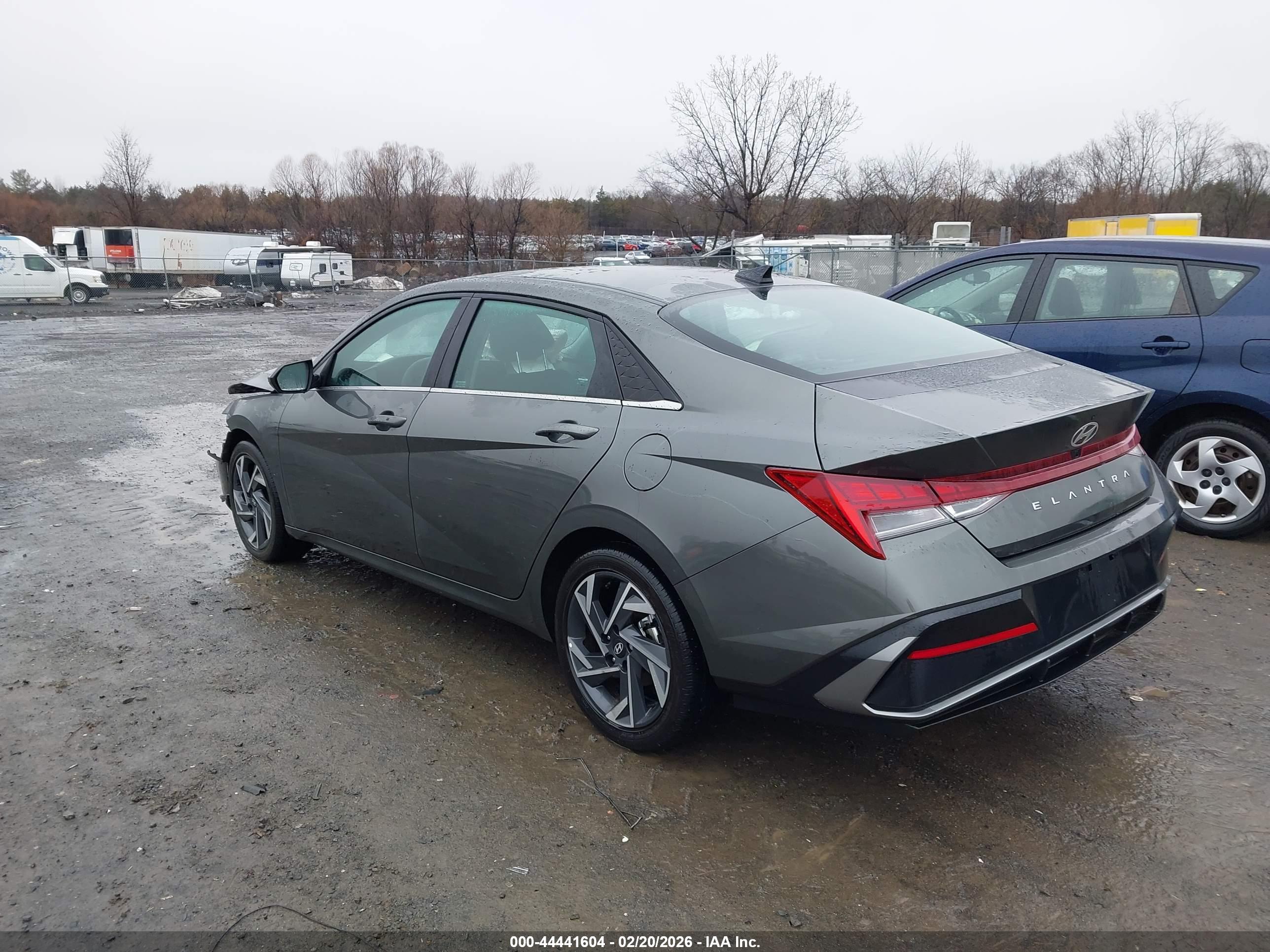 HYUNDAI ELANTRA image 3