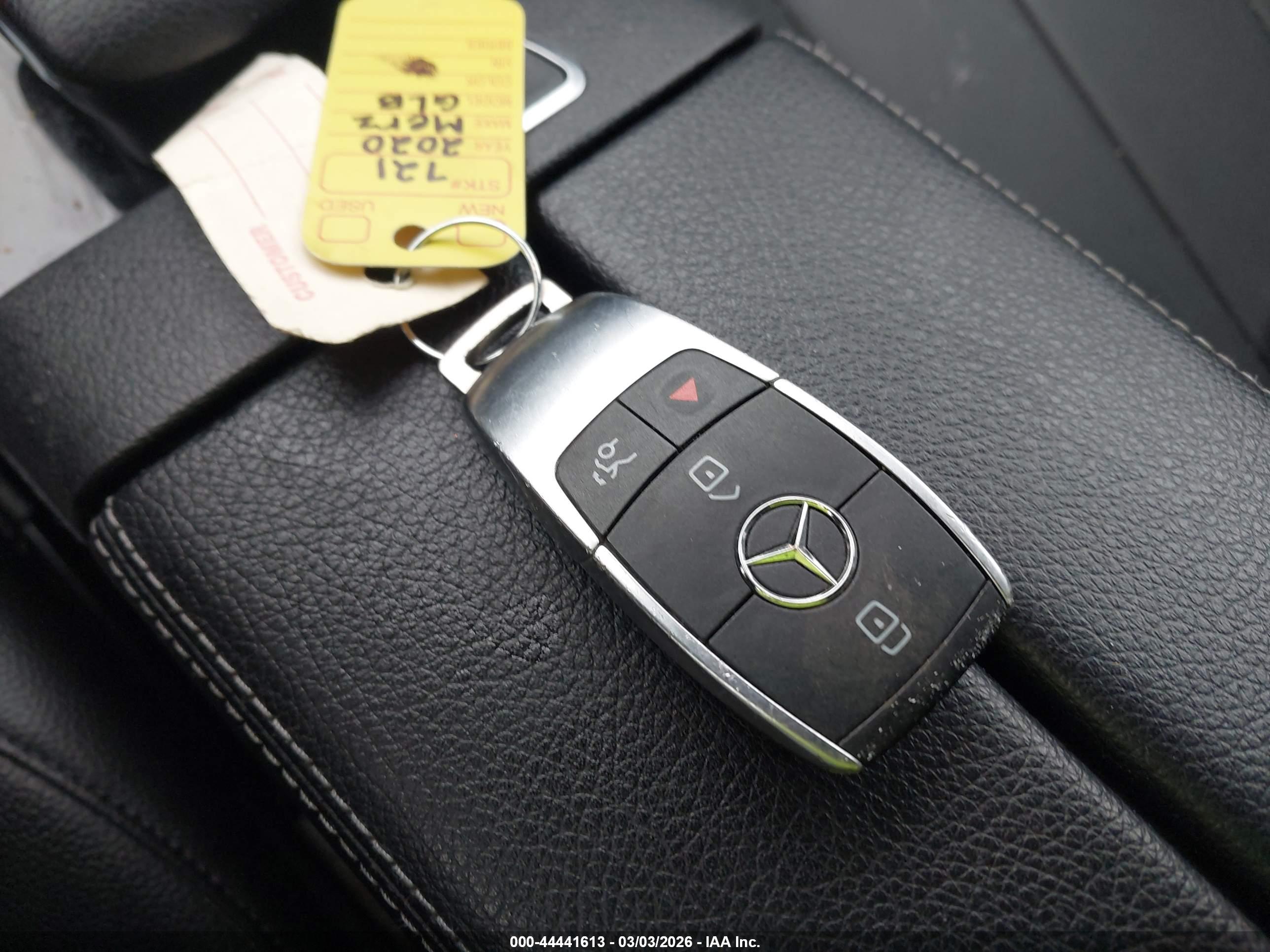 MERCEDES-BENZ GLB image 11