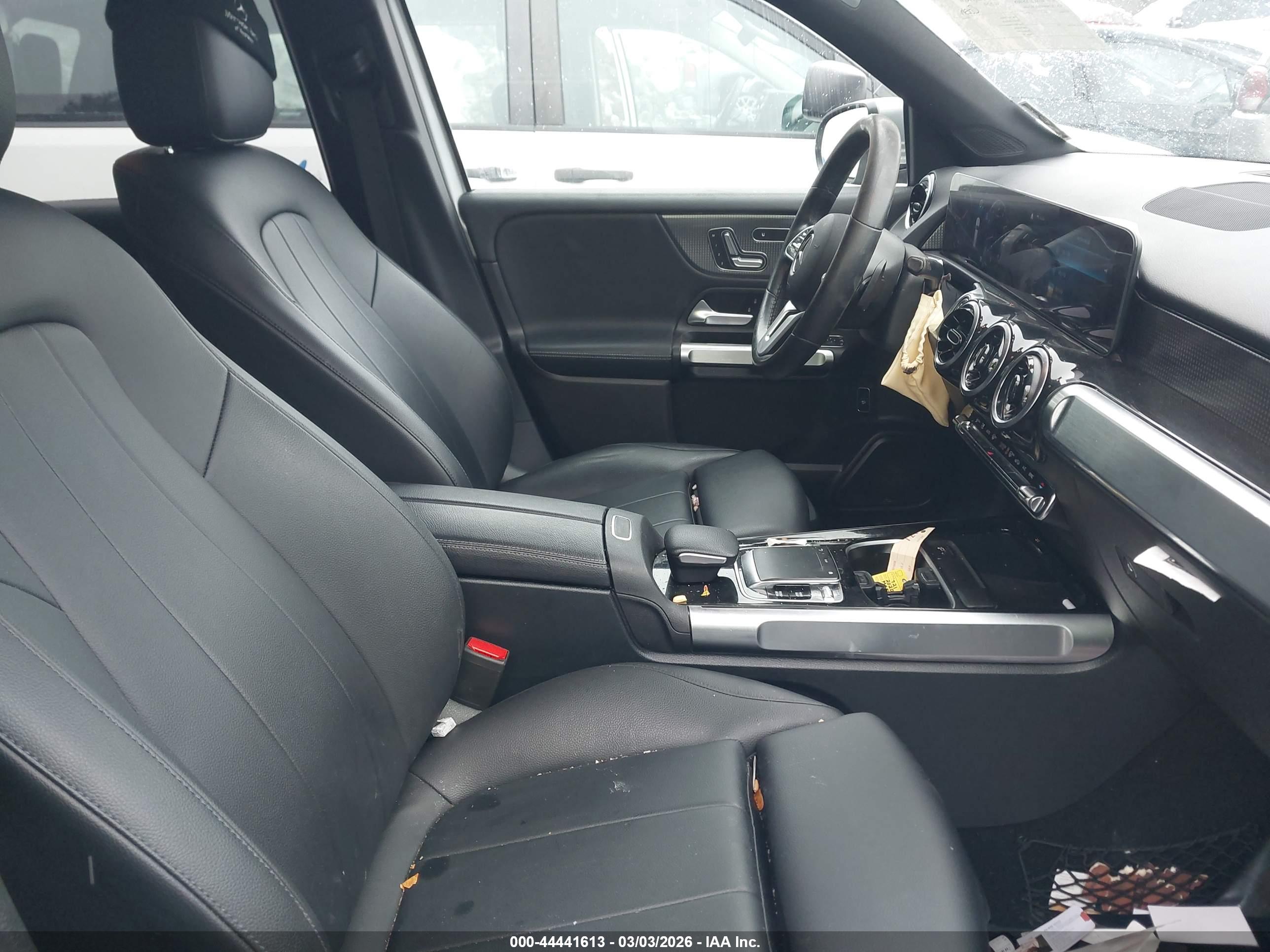 MERCEDES-BENZ GLB image 5