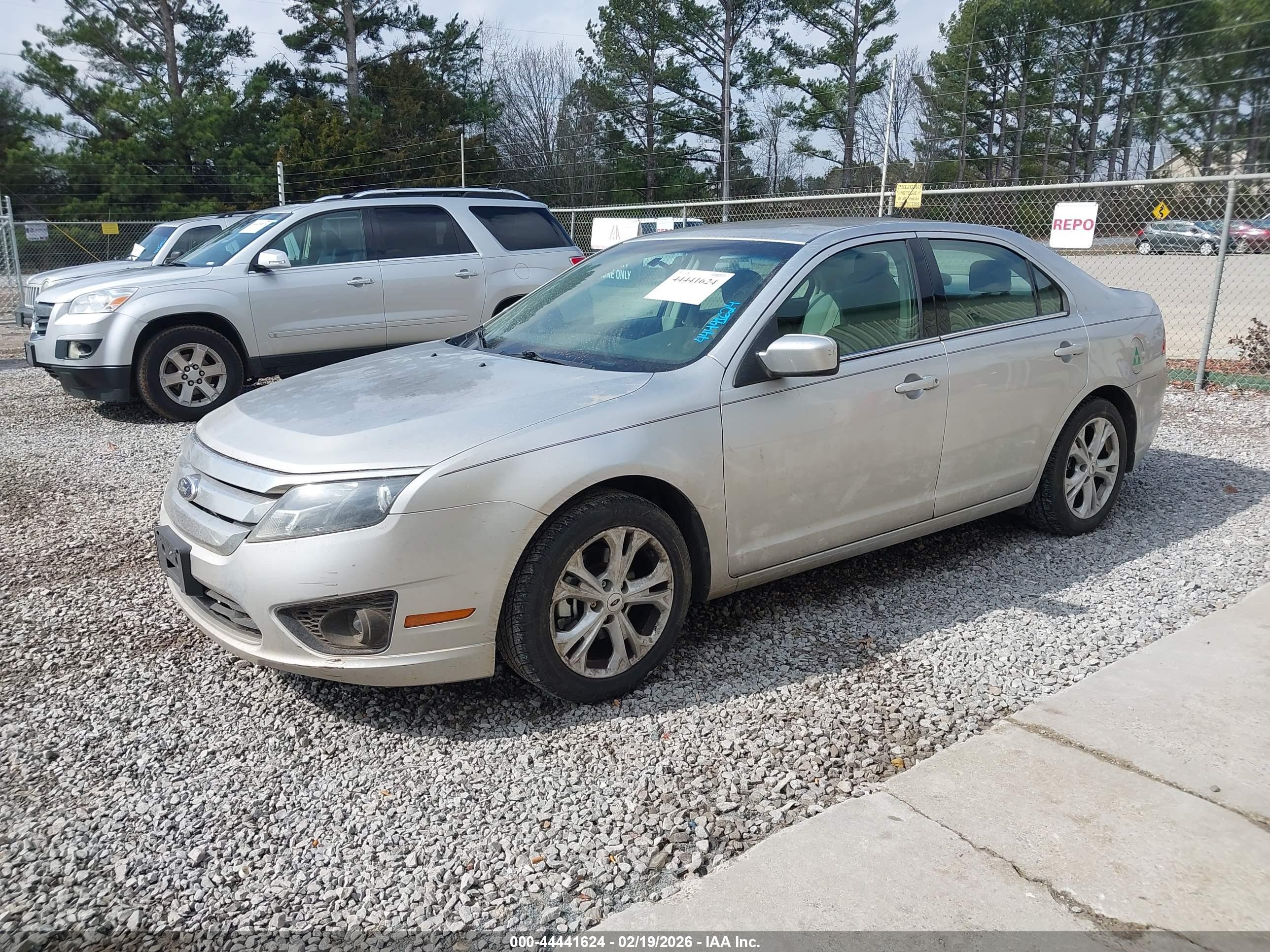 FORD FUSION image 2