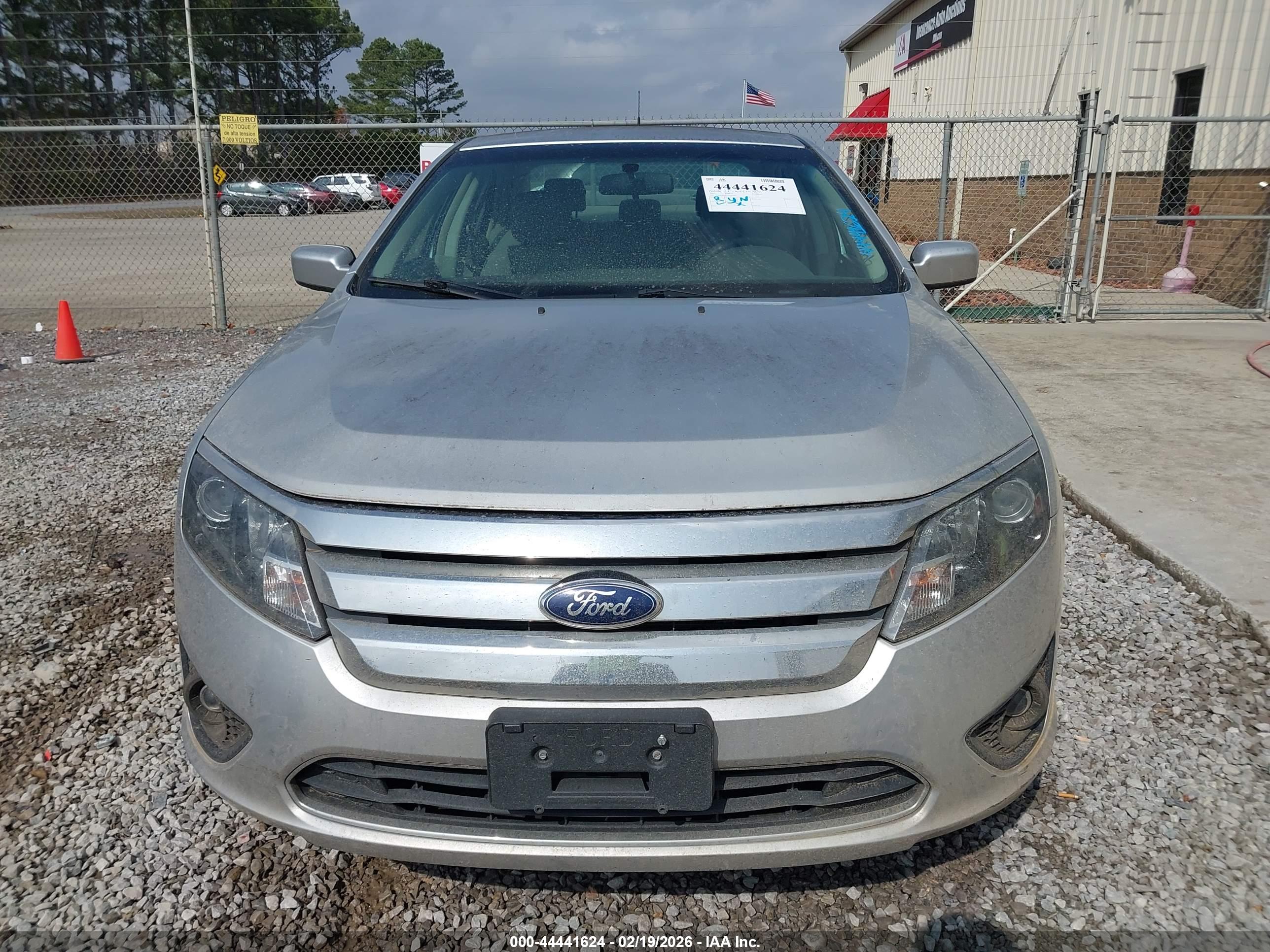 FORD FUSION image 6