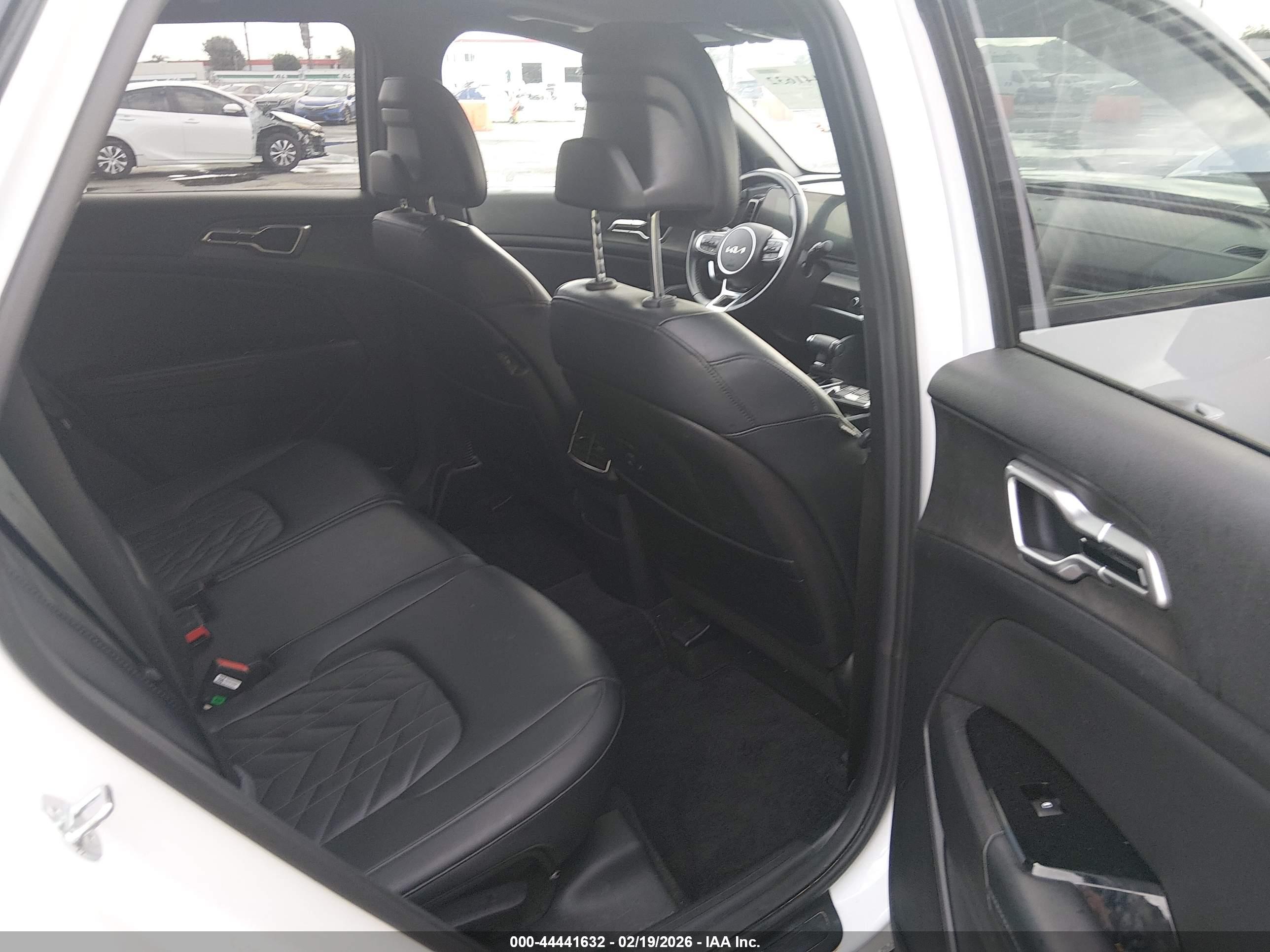 KIA SPORTAGE image 8