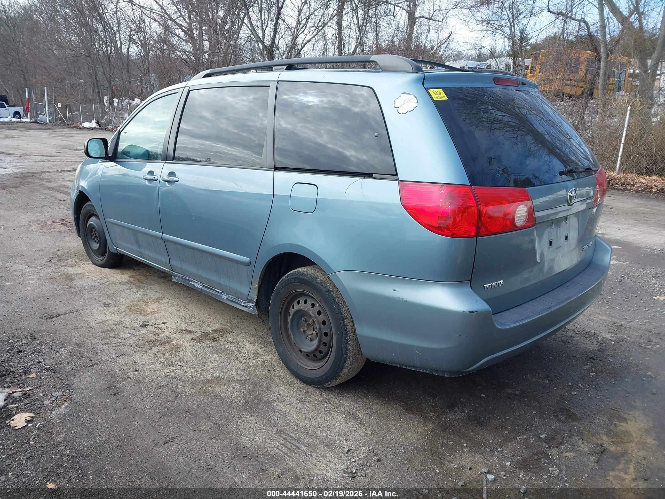 TOYOTA SIENNA image 3