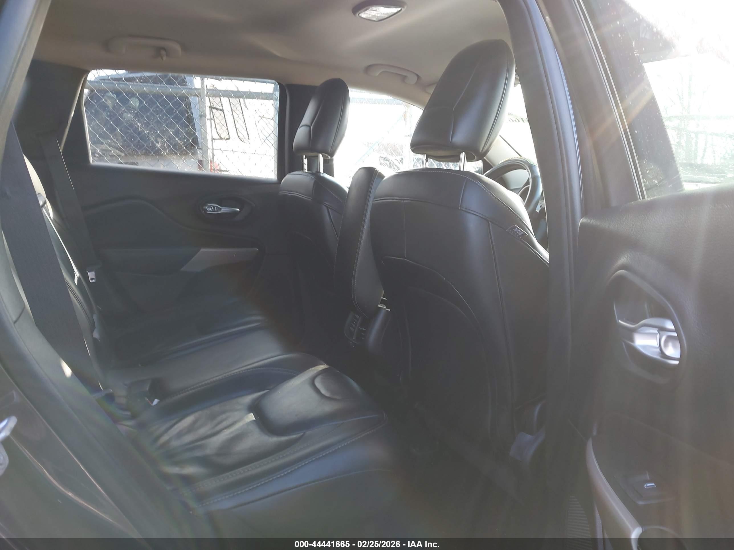 JEEP CHEROKEE image 8