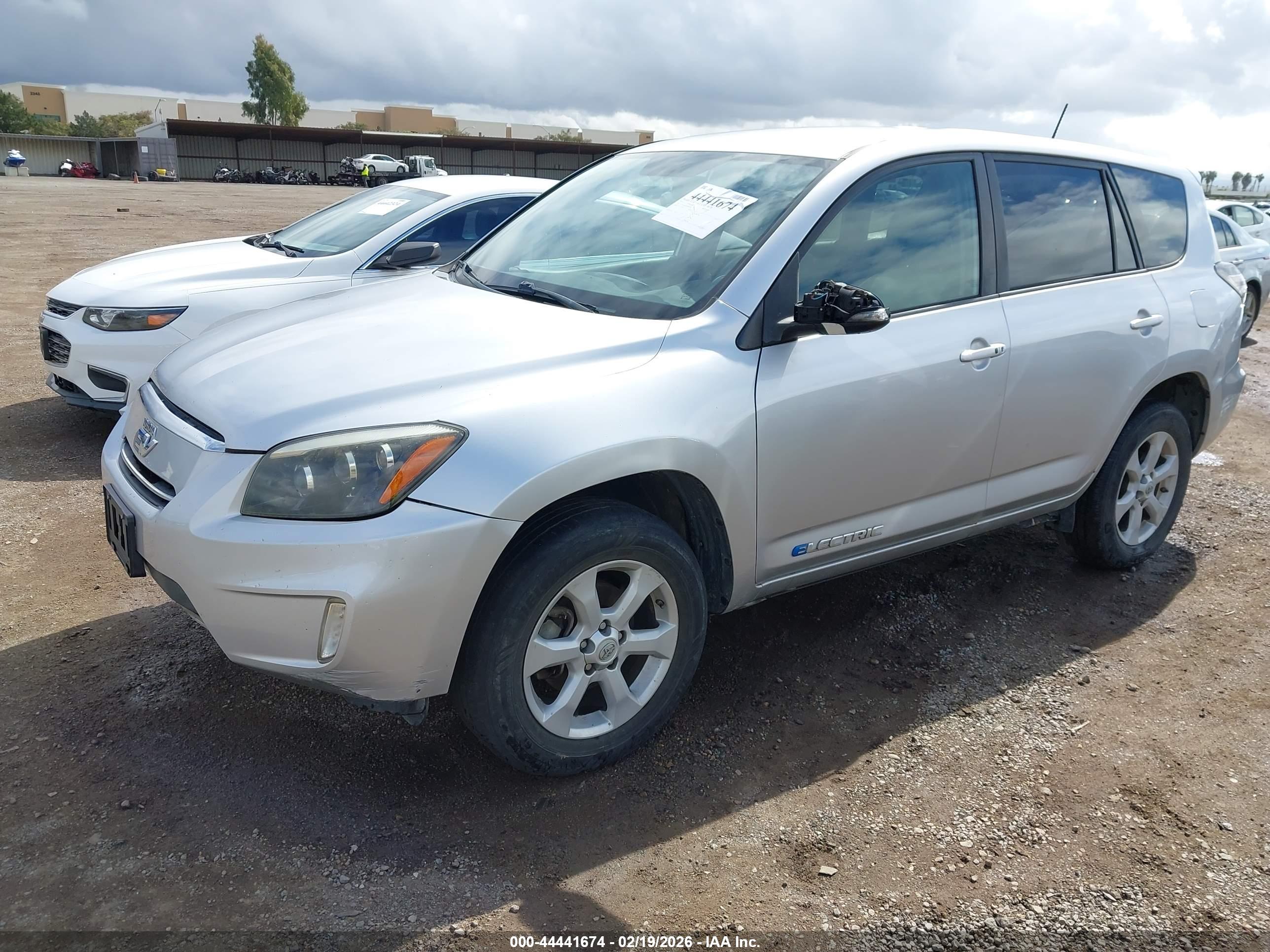 TOYOTA RAV4 image 2