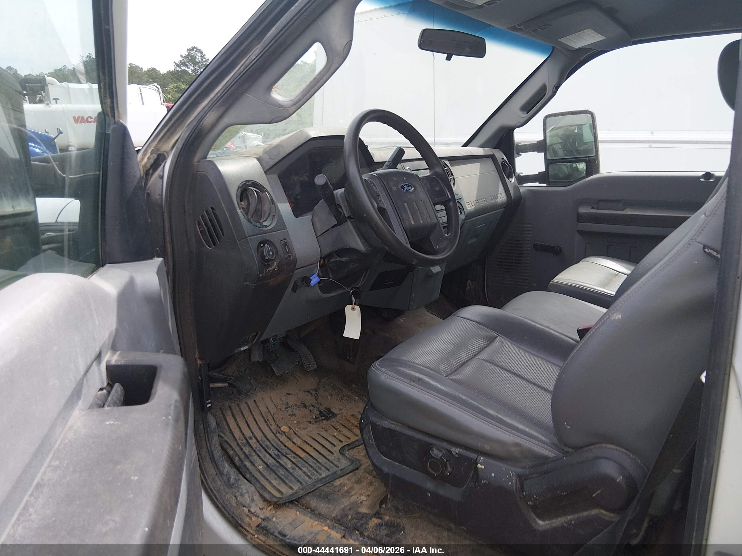 FORD F-450 image 8