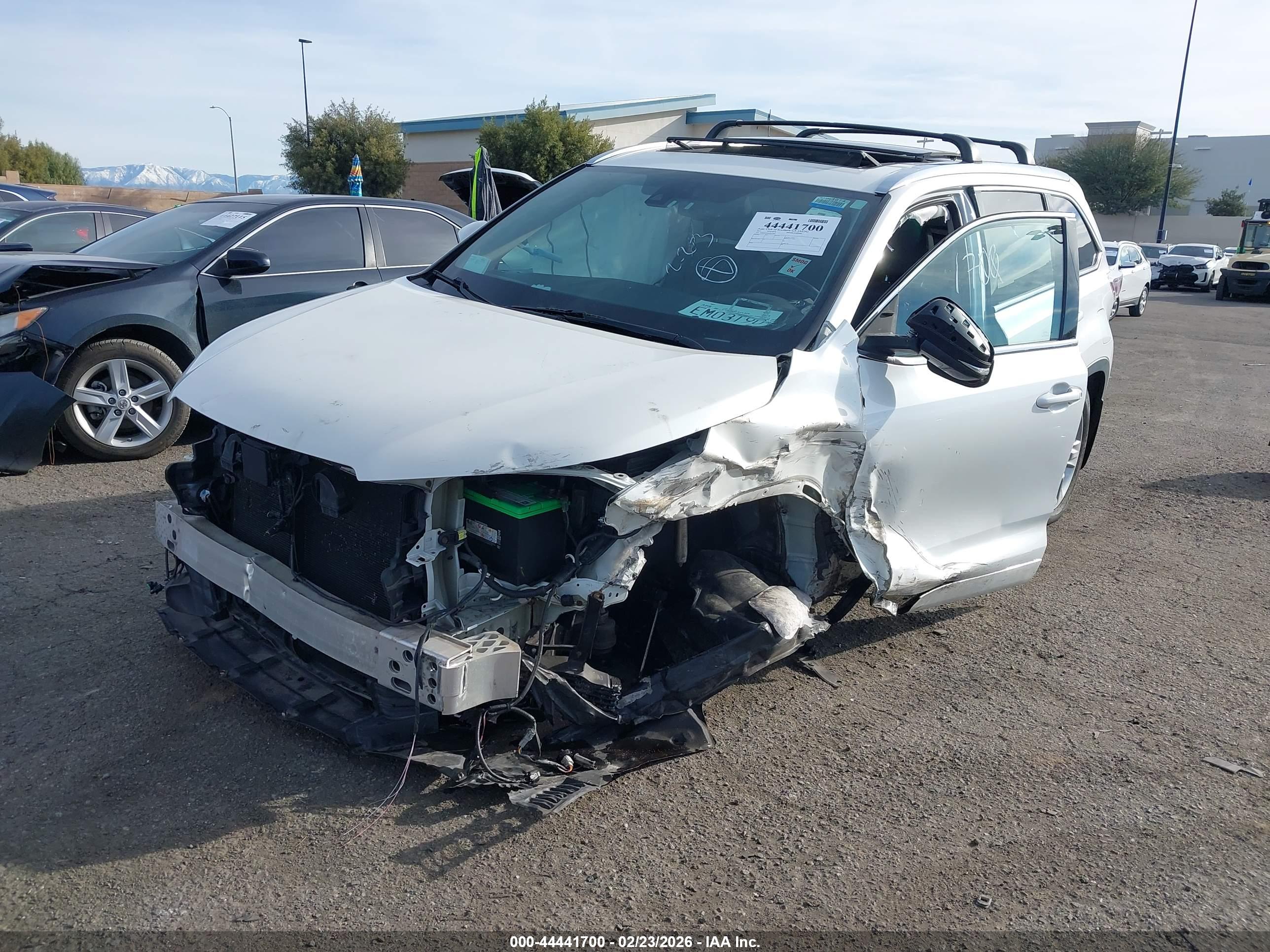 TOYOTA HIGHLANDER image 2