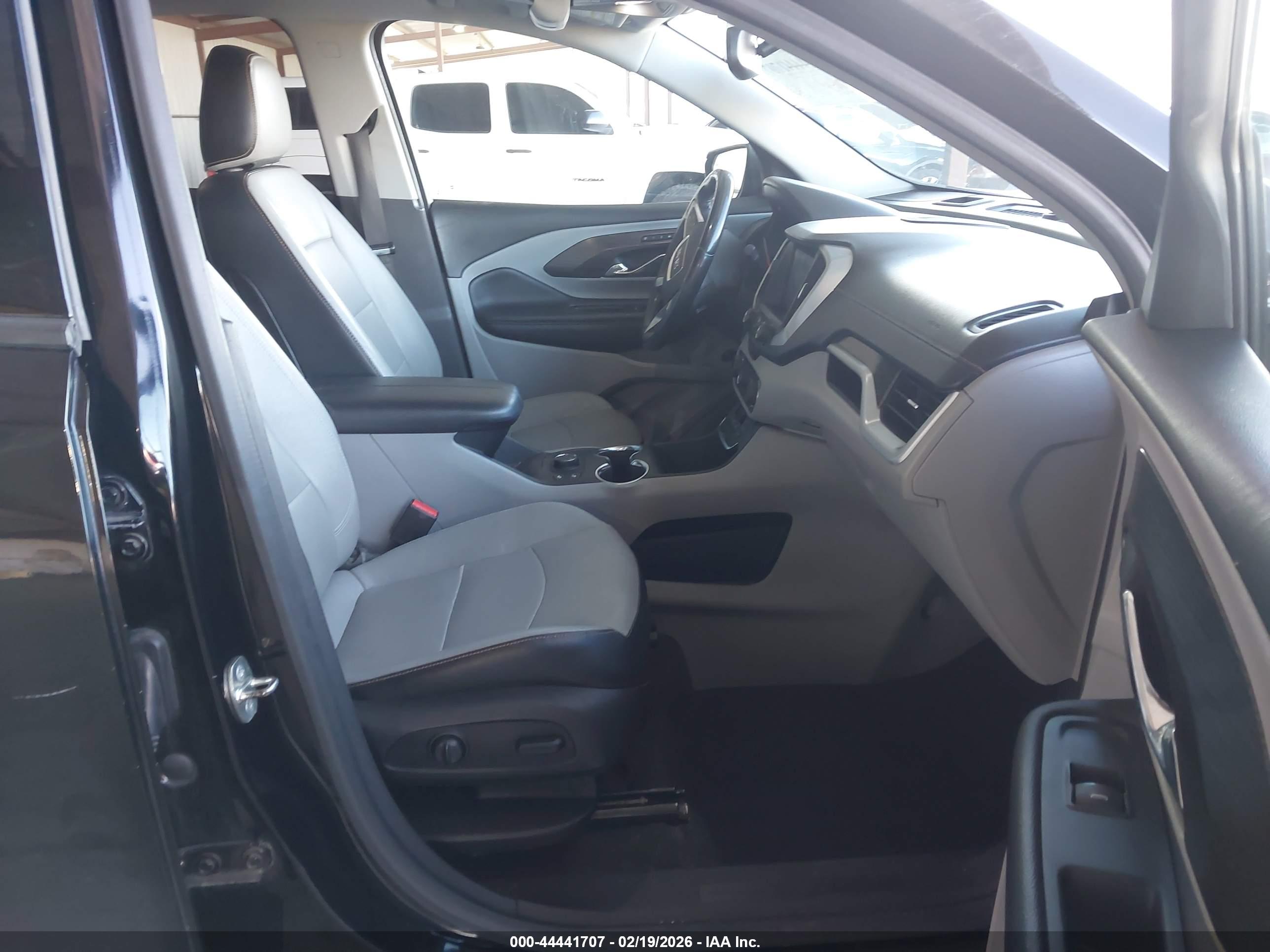 GMC TERRAIN image 5