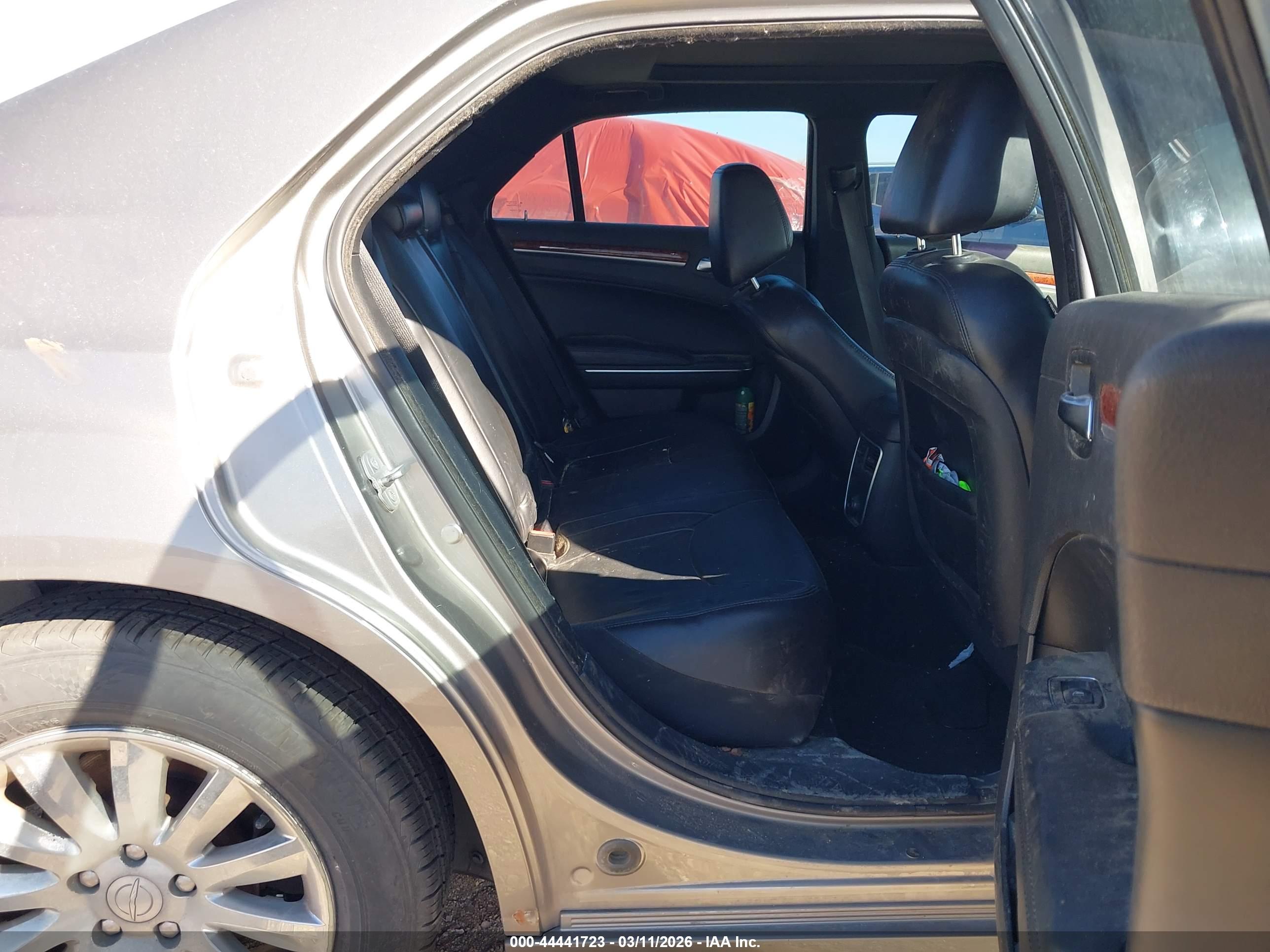 CHRYSLER 300 image 8