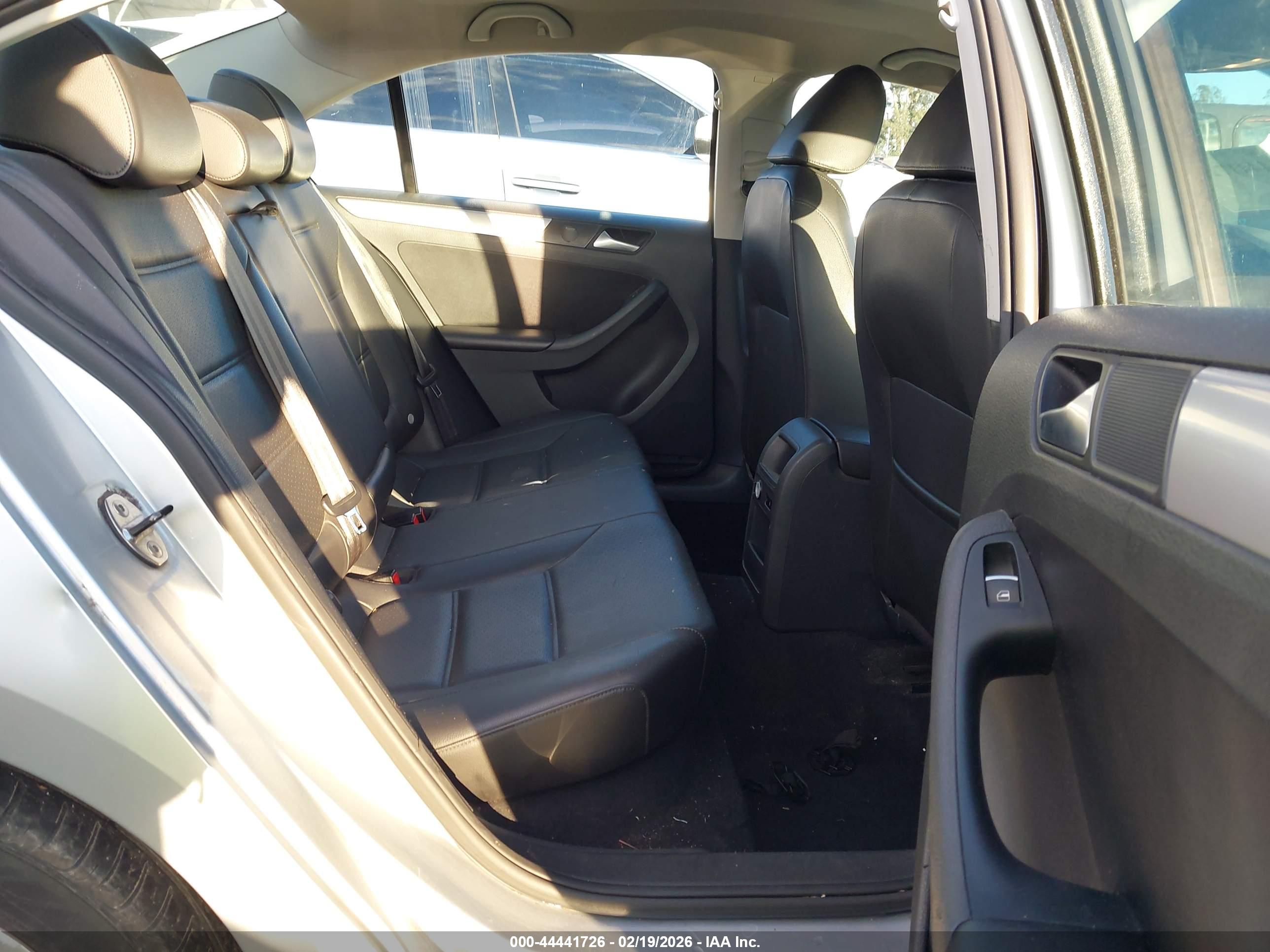VOLKSWAGEN JETTA image 8