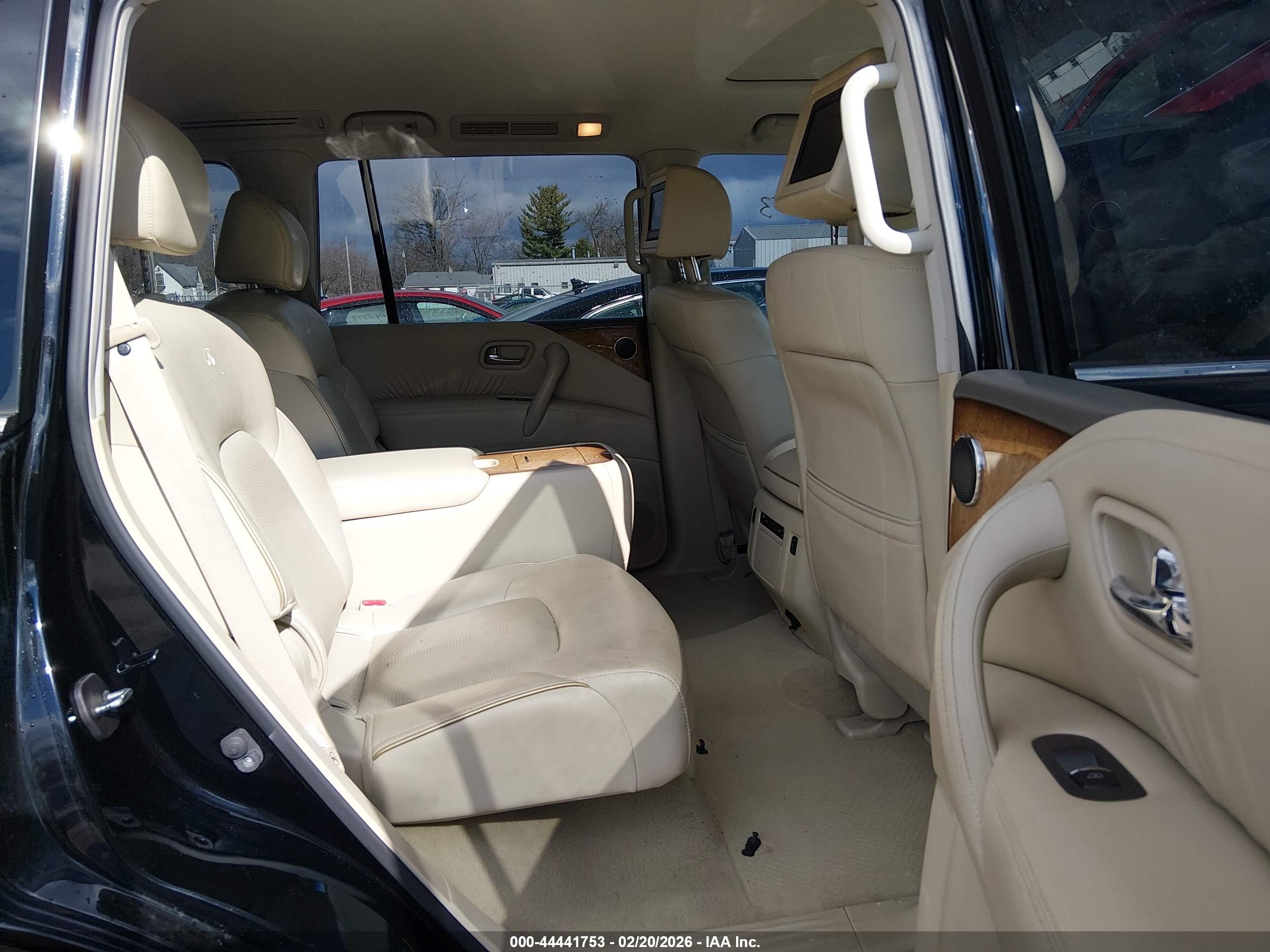 INFINITI QX80 image 8