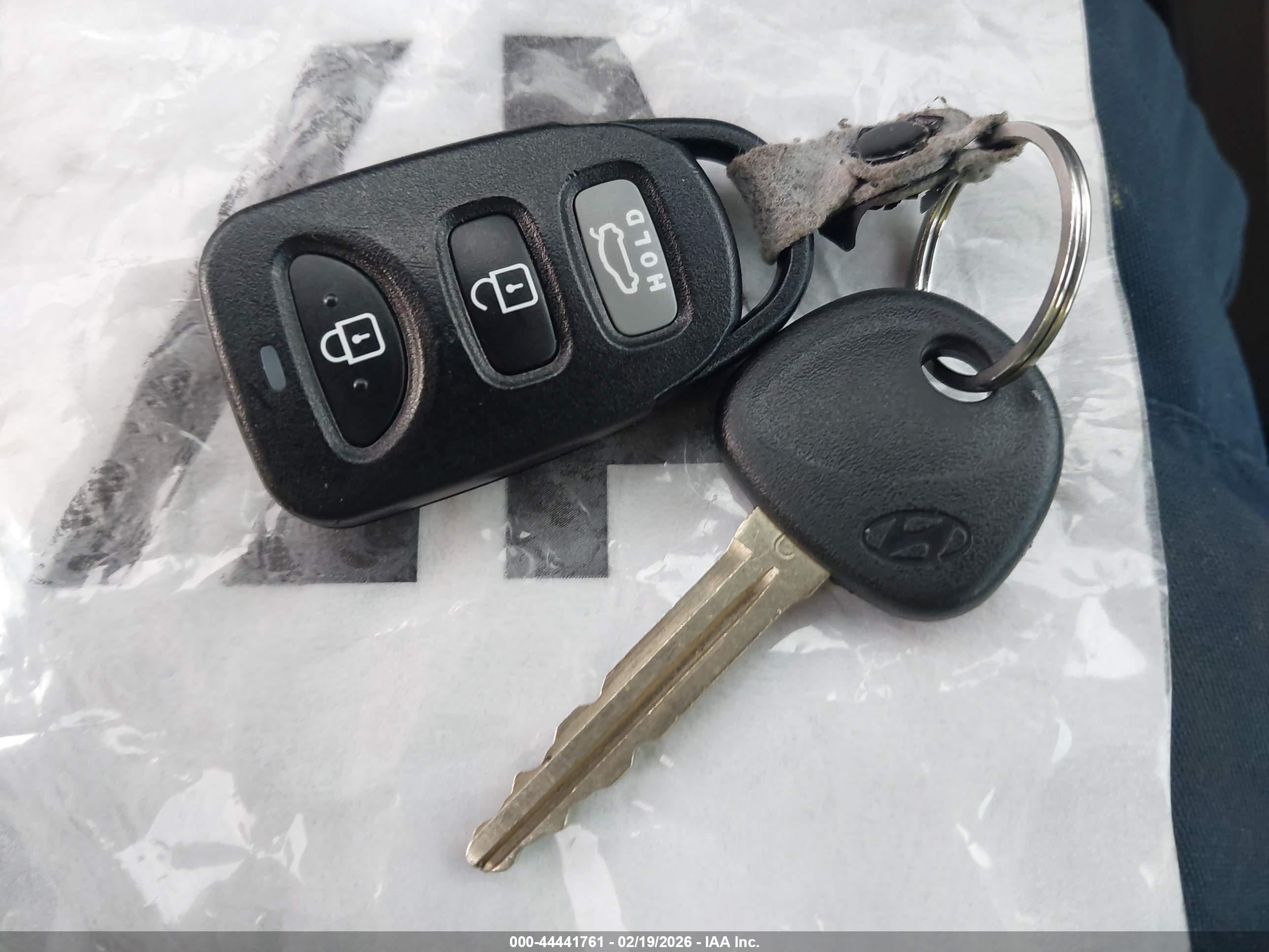 HYUNDAI ELANTRA image 11