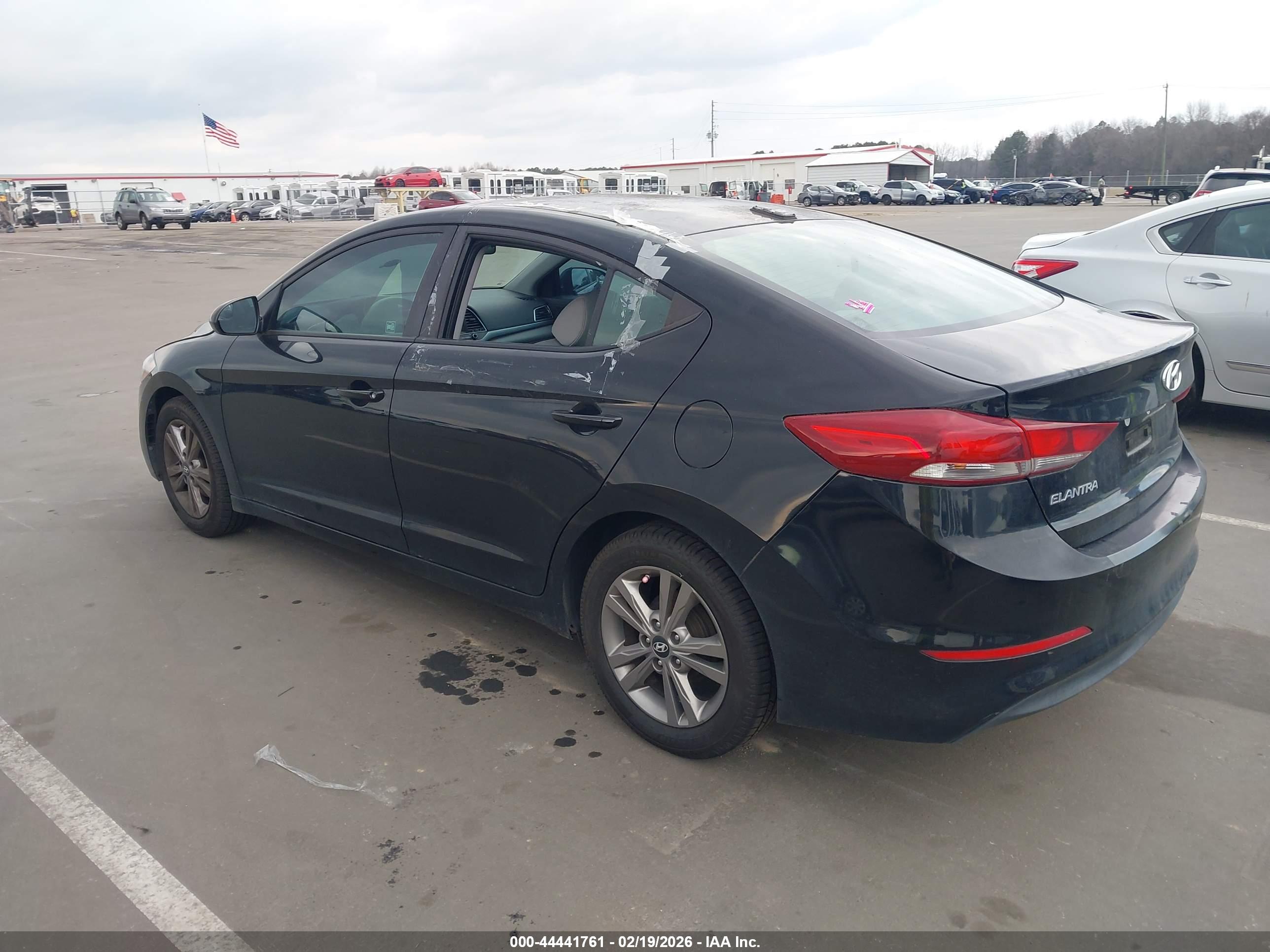 HYUNDAI ELANTRA image 3