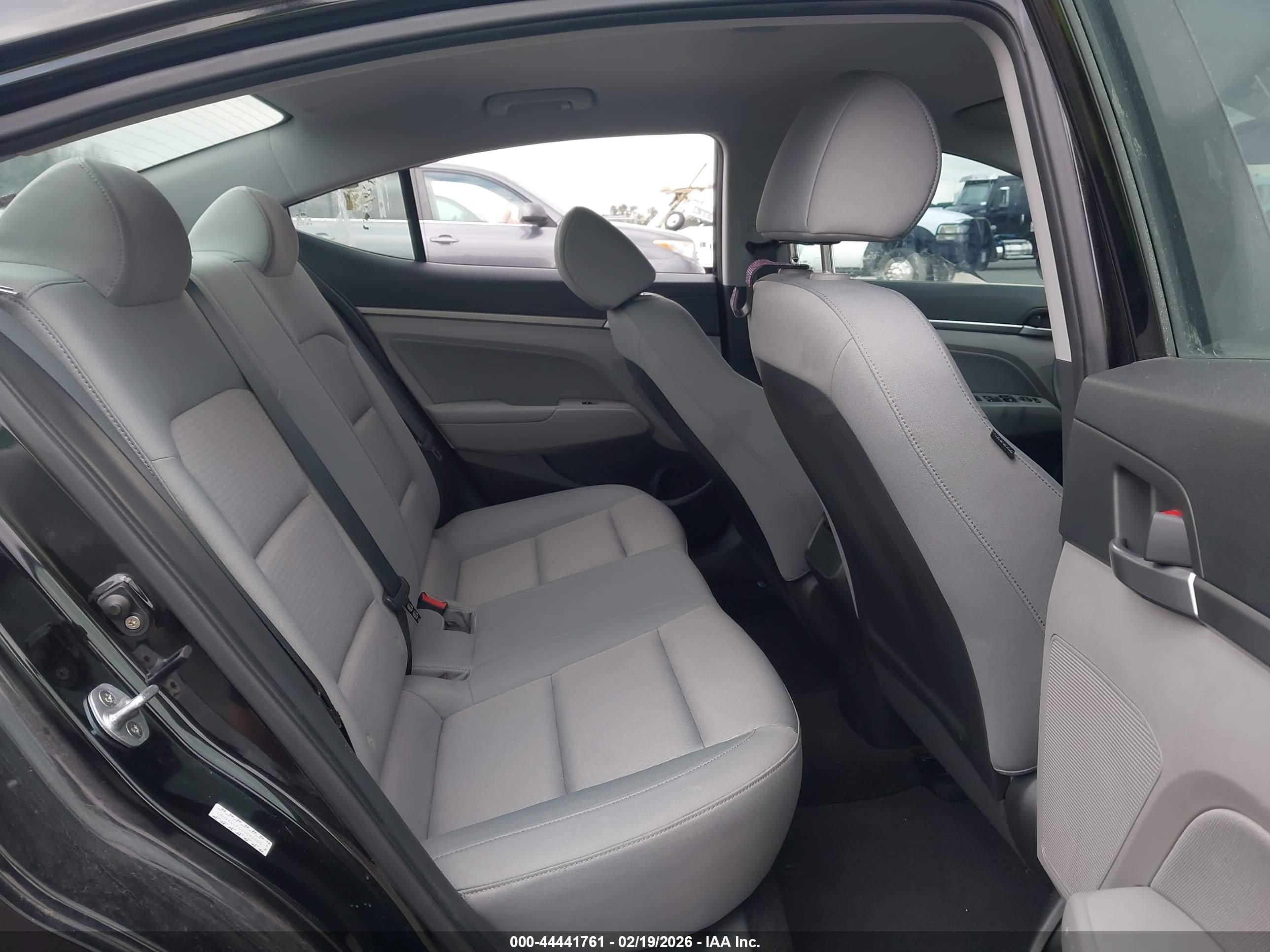 HYUNDAI ELANTRA image 8