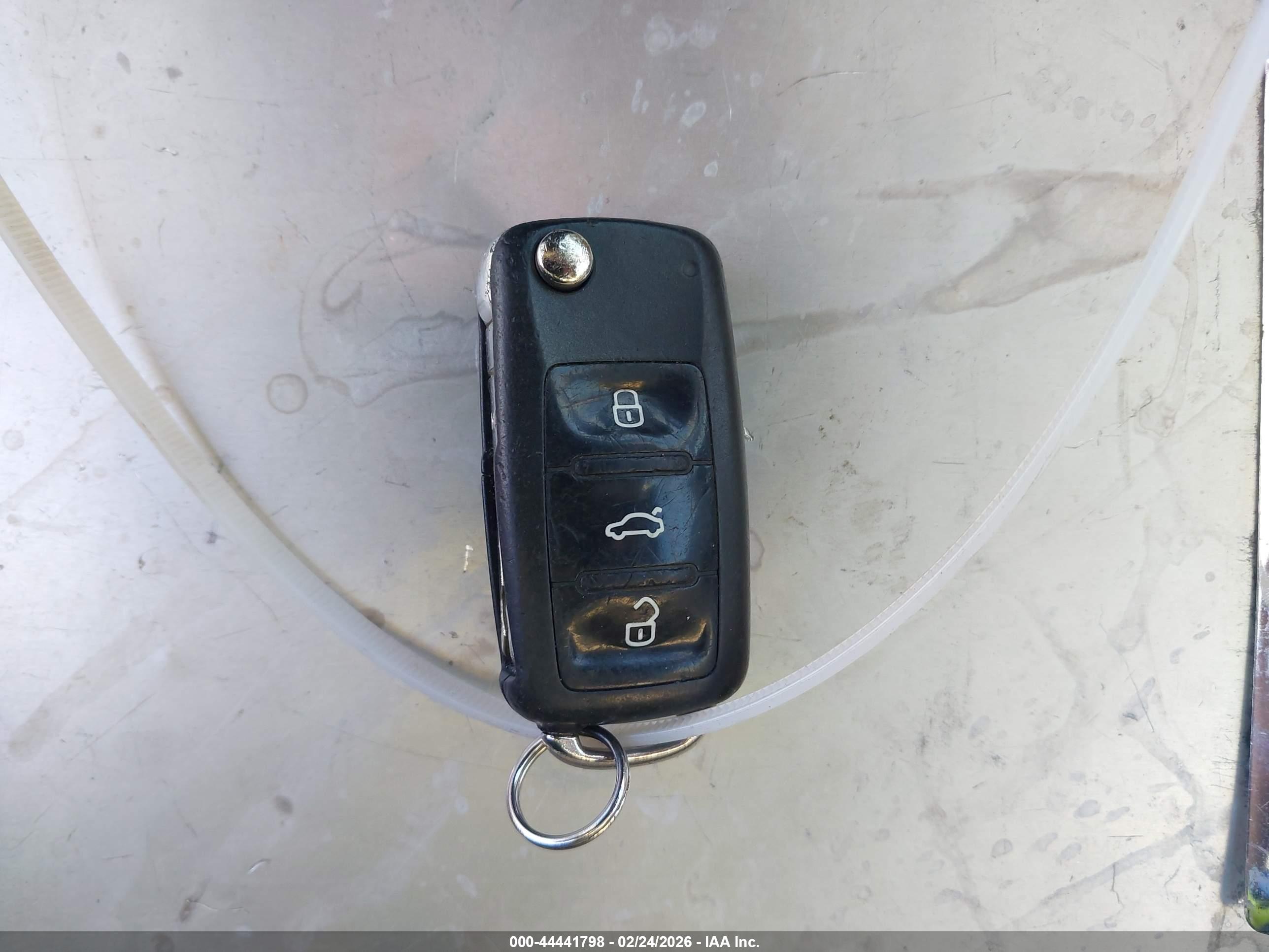 VOLKSWAGEN PASSAT image 11