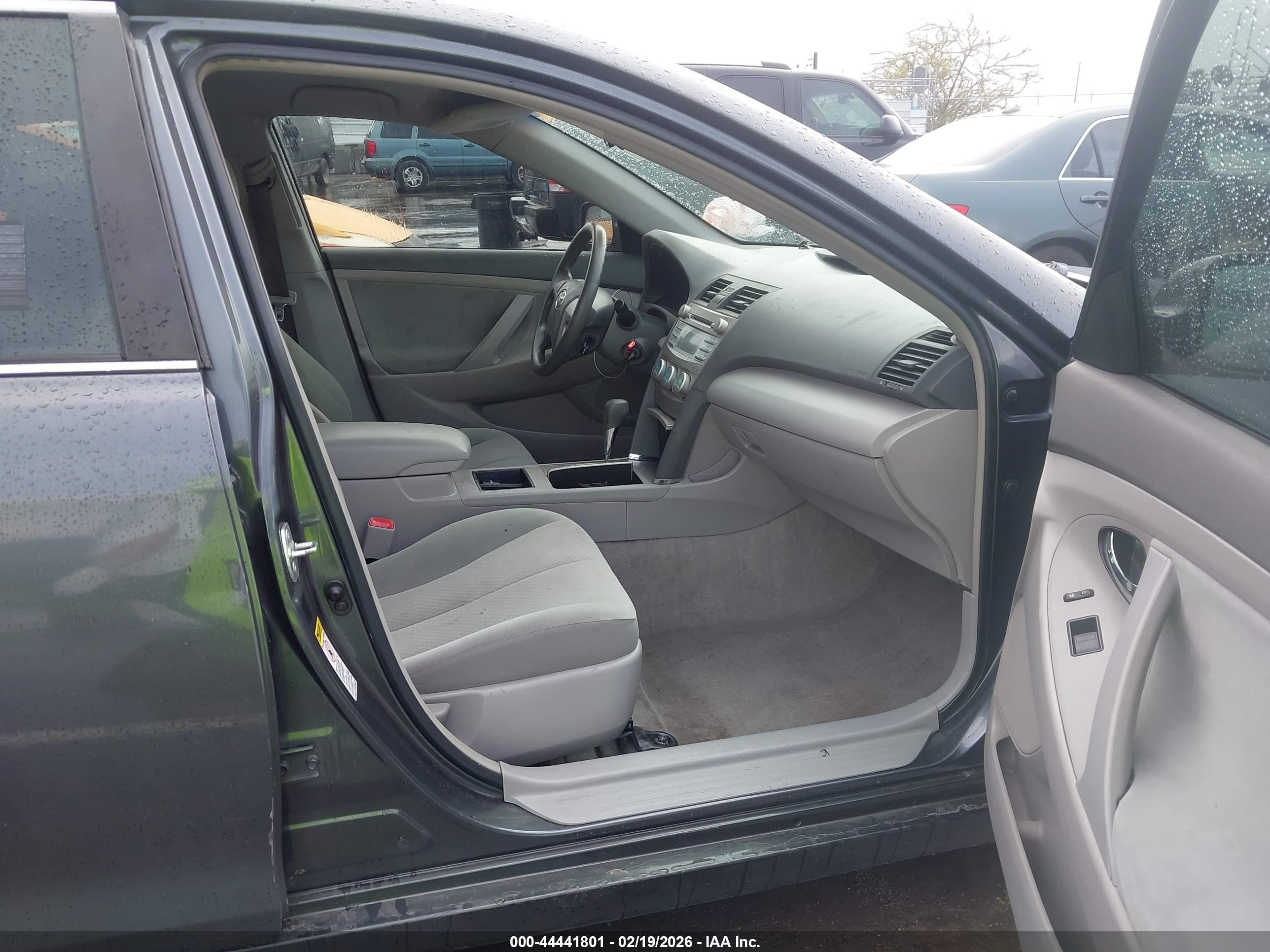 TOYOTA CAMRY image 5