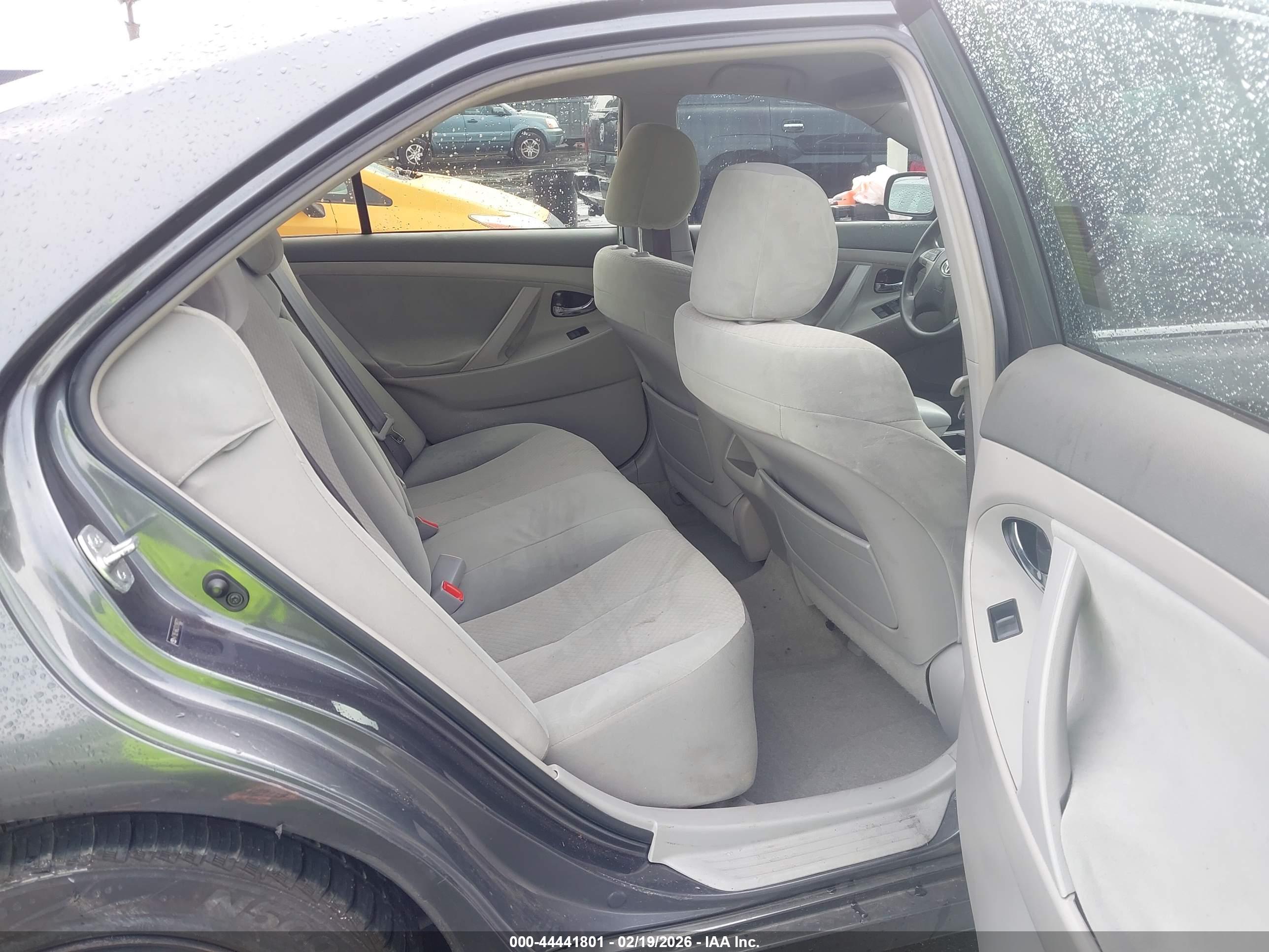 TOYOTA CAMRY image 8
