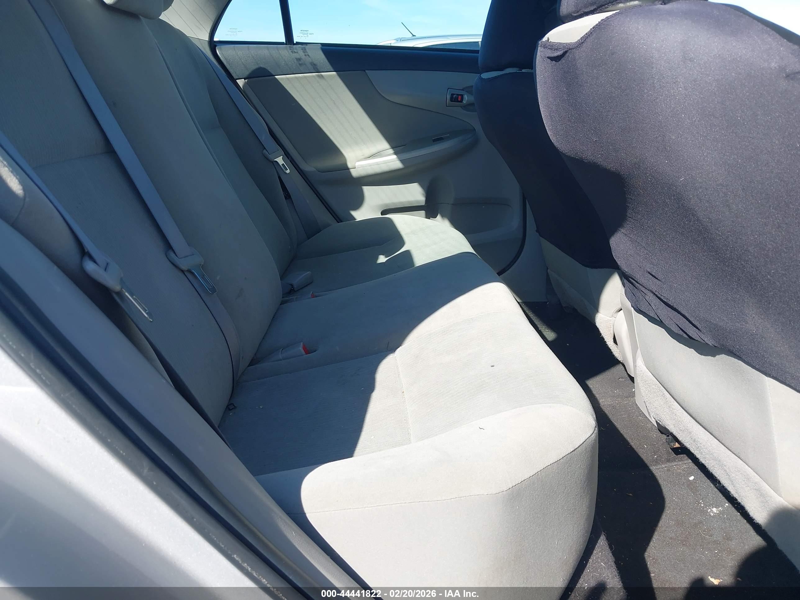 TOYOTA COROLLA image 8