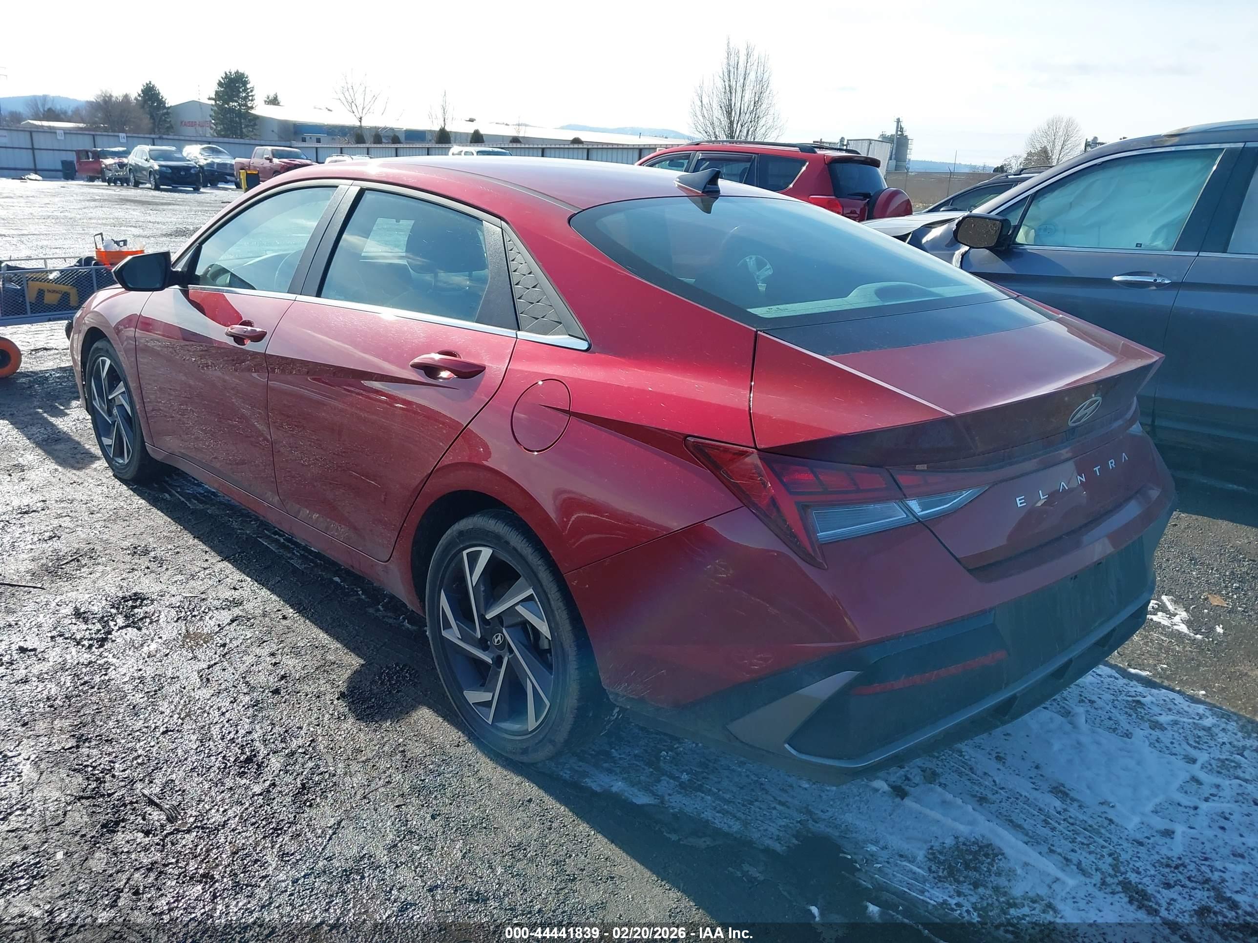 HYUNDAI ELANTRA image 3