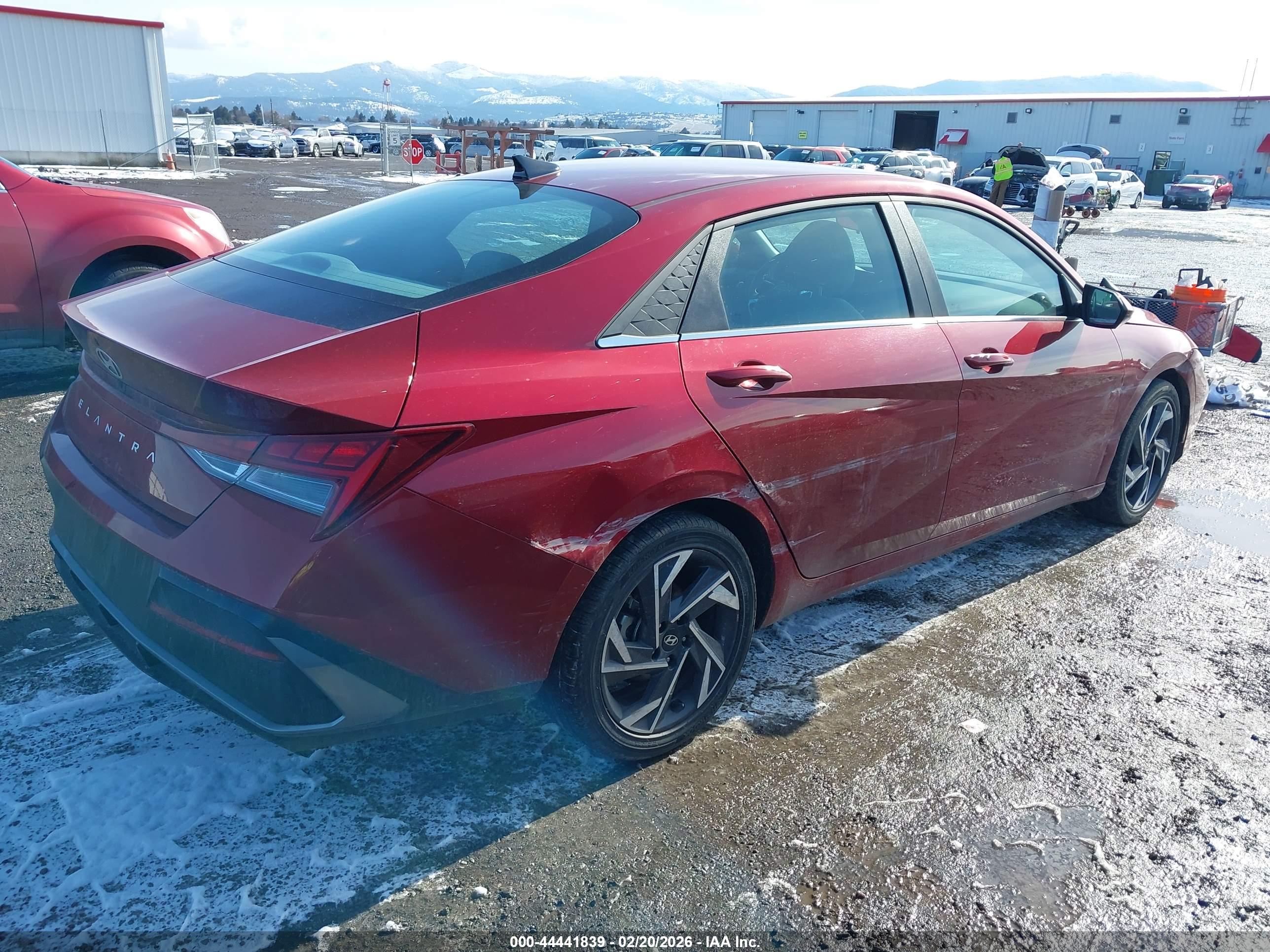 HYUNDAI ELANTRA image 4