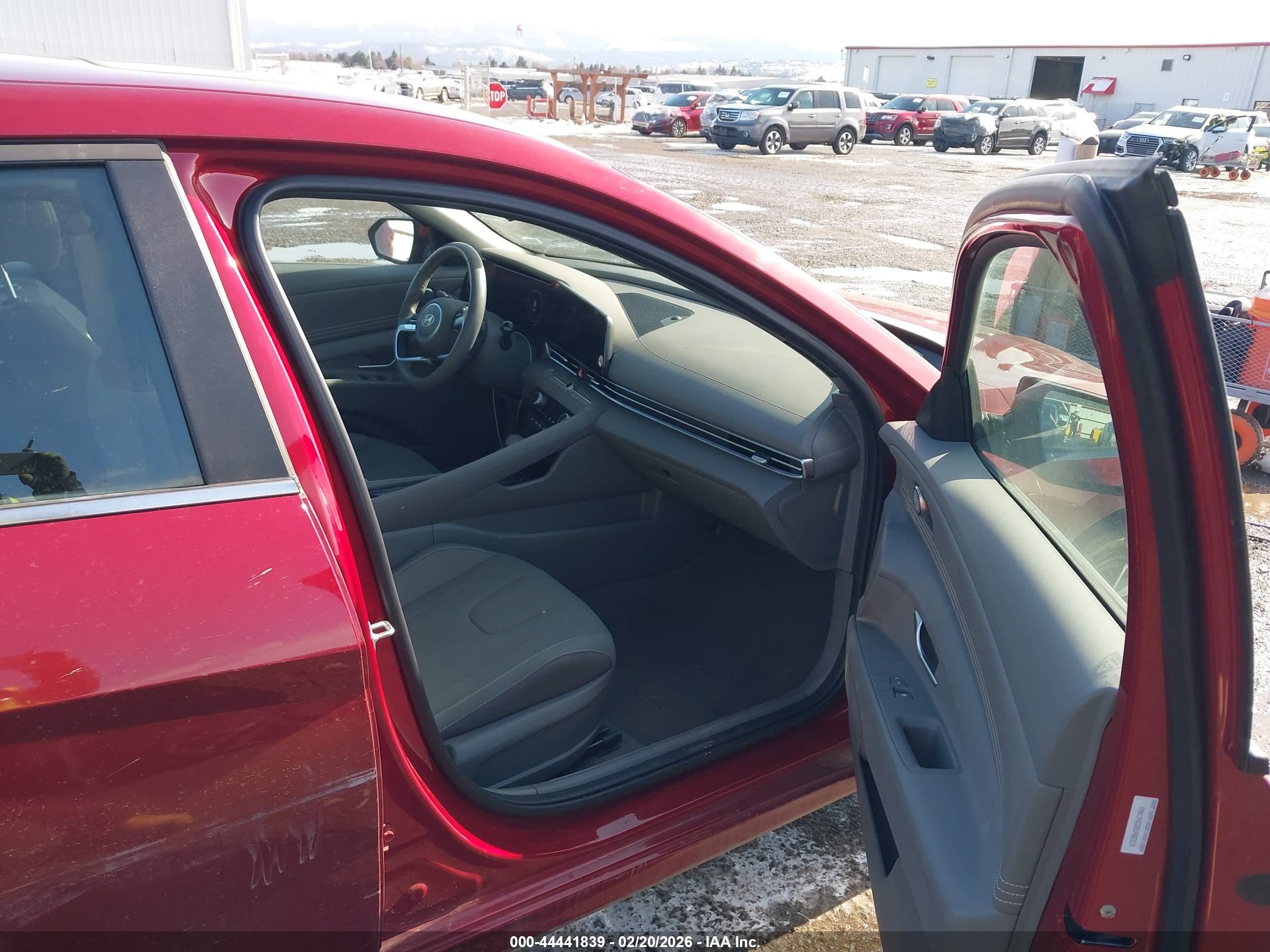 HYUNDAI ELANTRA image 5