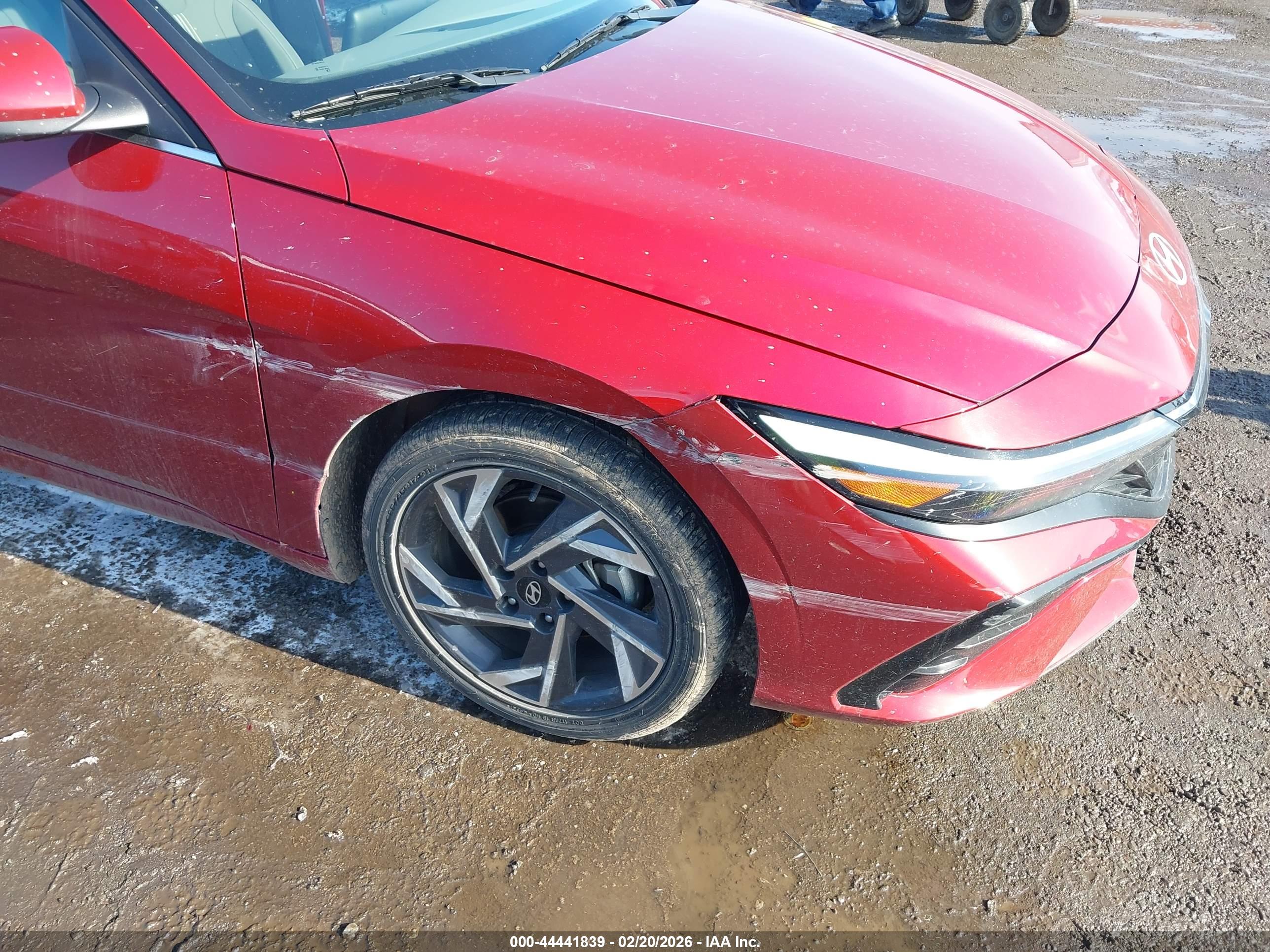 HYUNDAI ELANTRA image 6