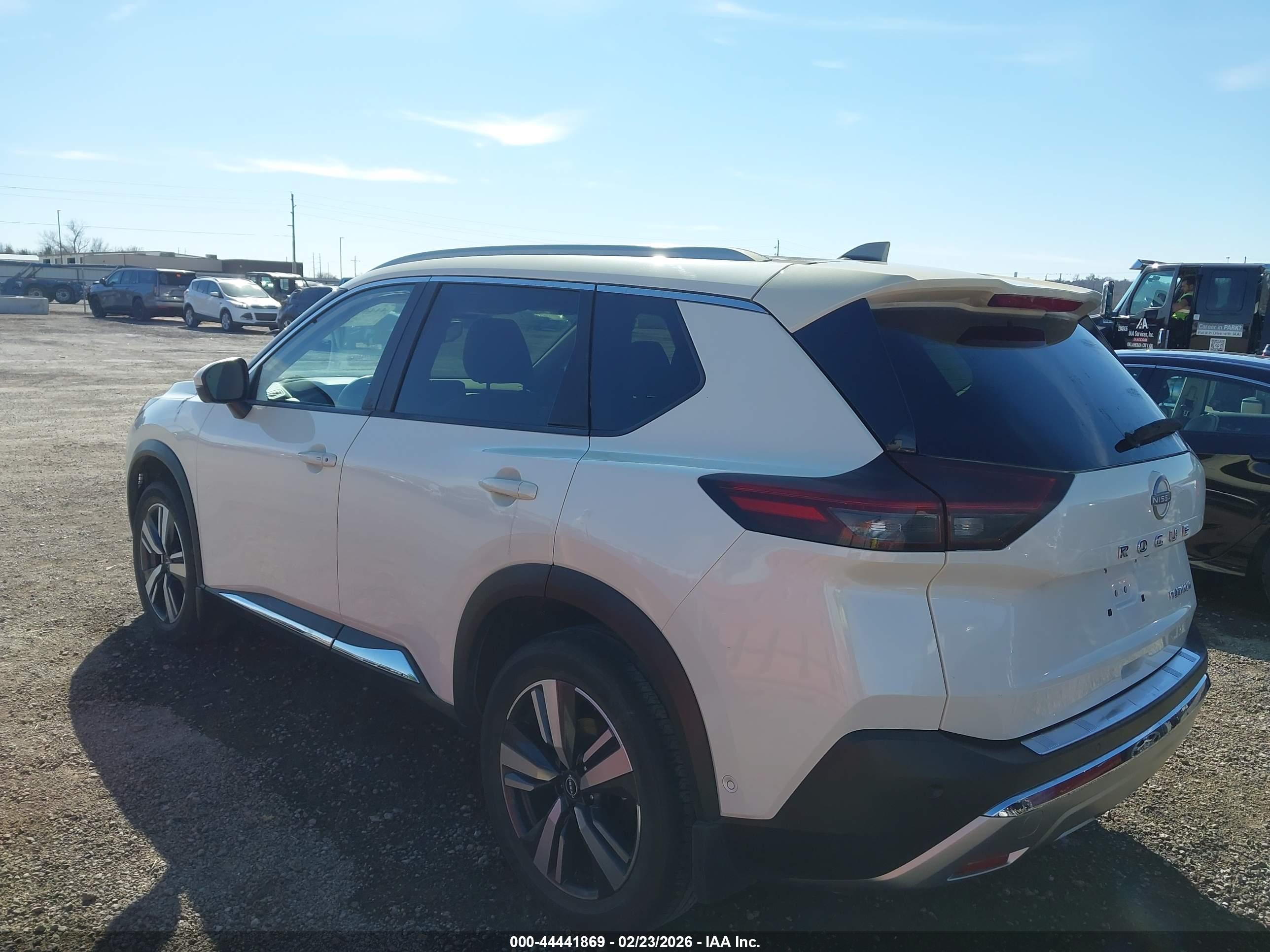 NISSAN ROGUE image 3