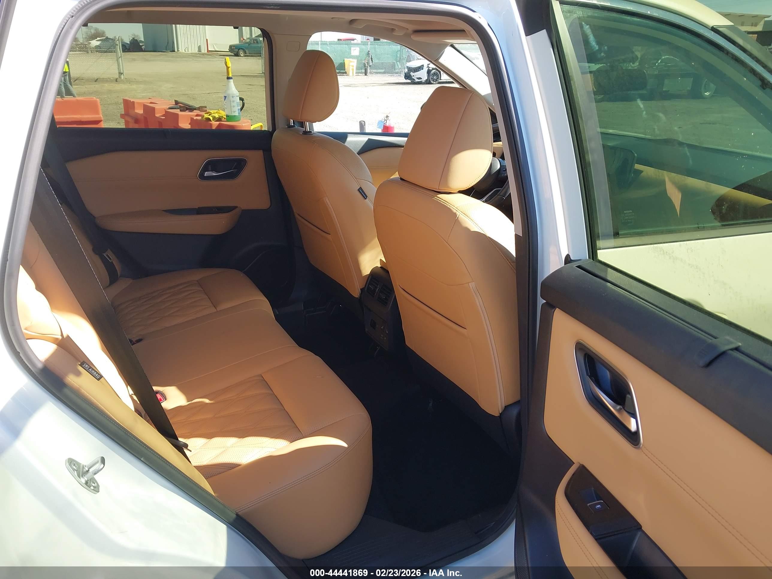 NISSAN ROGUE image 8