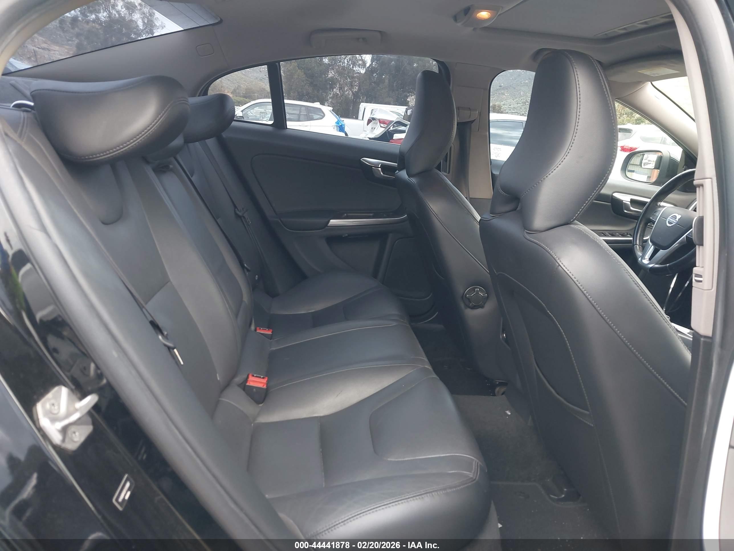 VOLVO S60 image 8